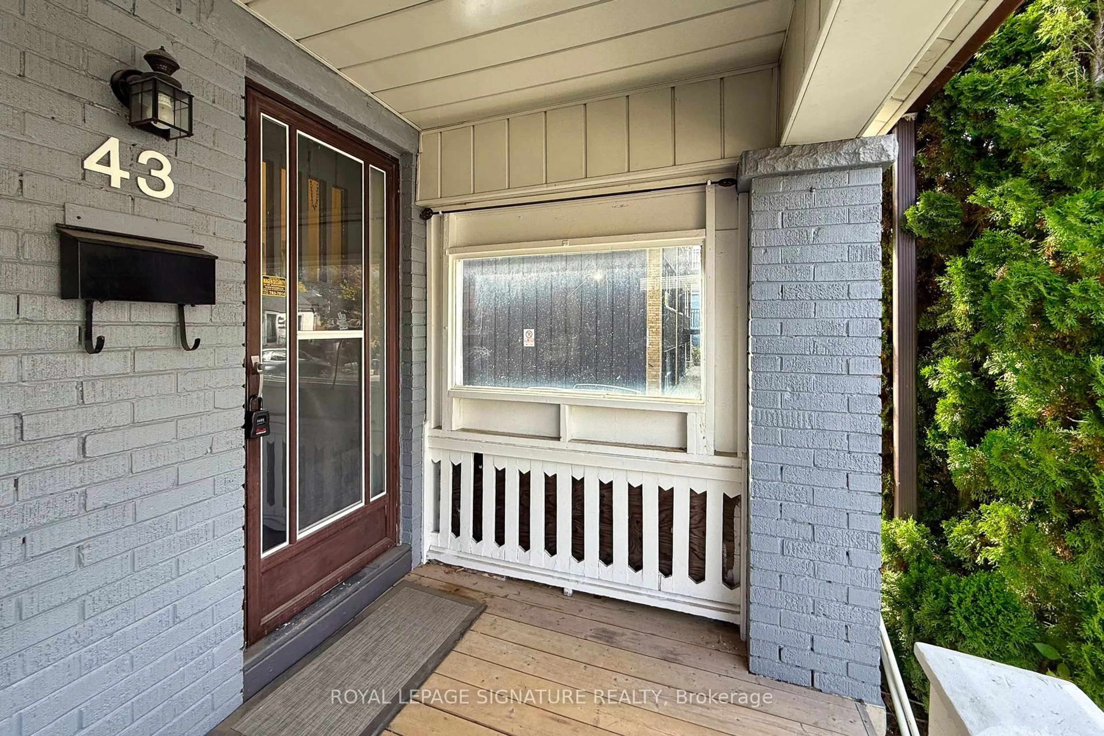 Indoor entryway for 43 Torrens Ave, Toronto Ontario M4K 2H9