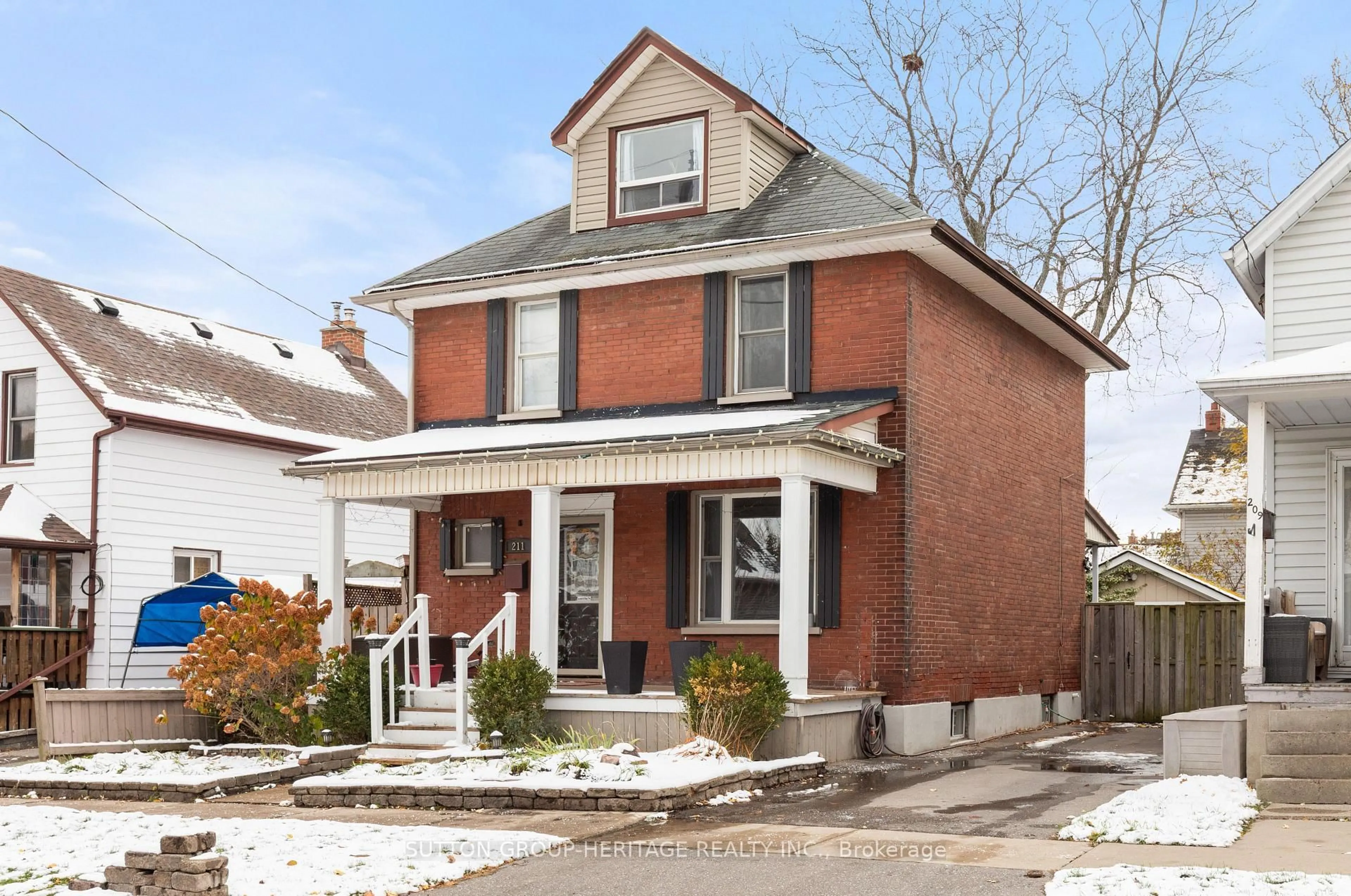 Home with brick exterior material, street for 211 Gliddon Ave, Oshawa Ontario L1H 1Y9