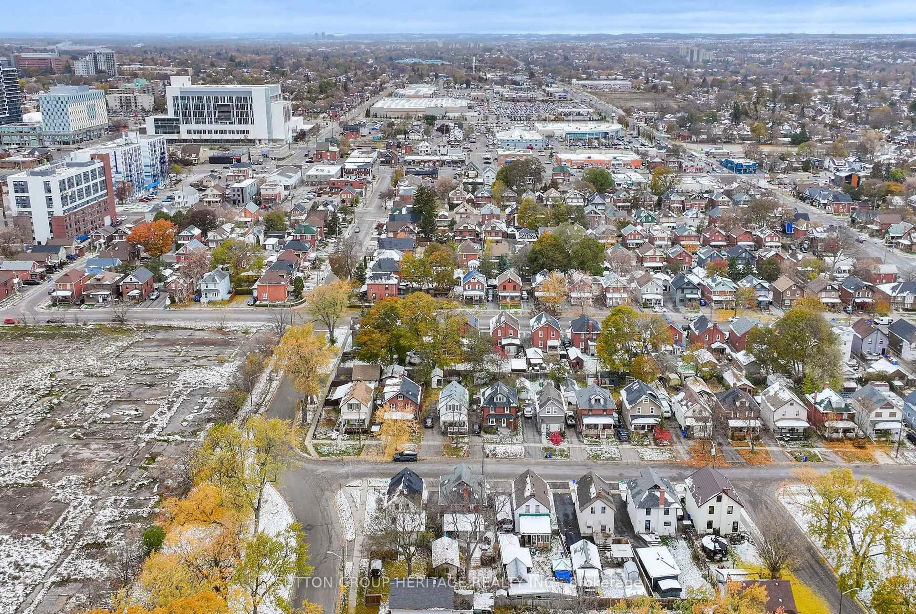A pic from outside/outdoor area/front of a property/back of a property/a pic from drone, unknown for 211 Gliddon Ave, Oshawa Ontario L1H 1Y9