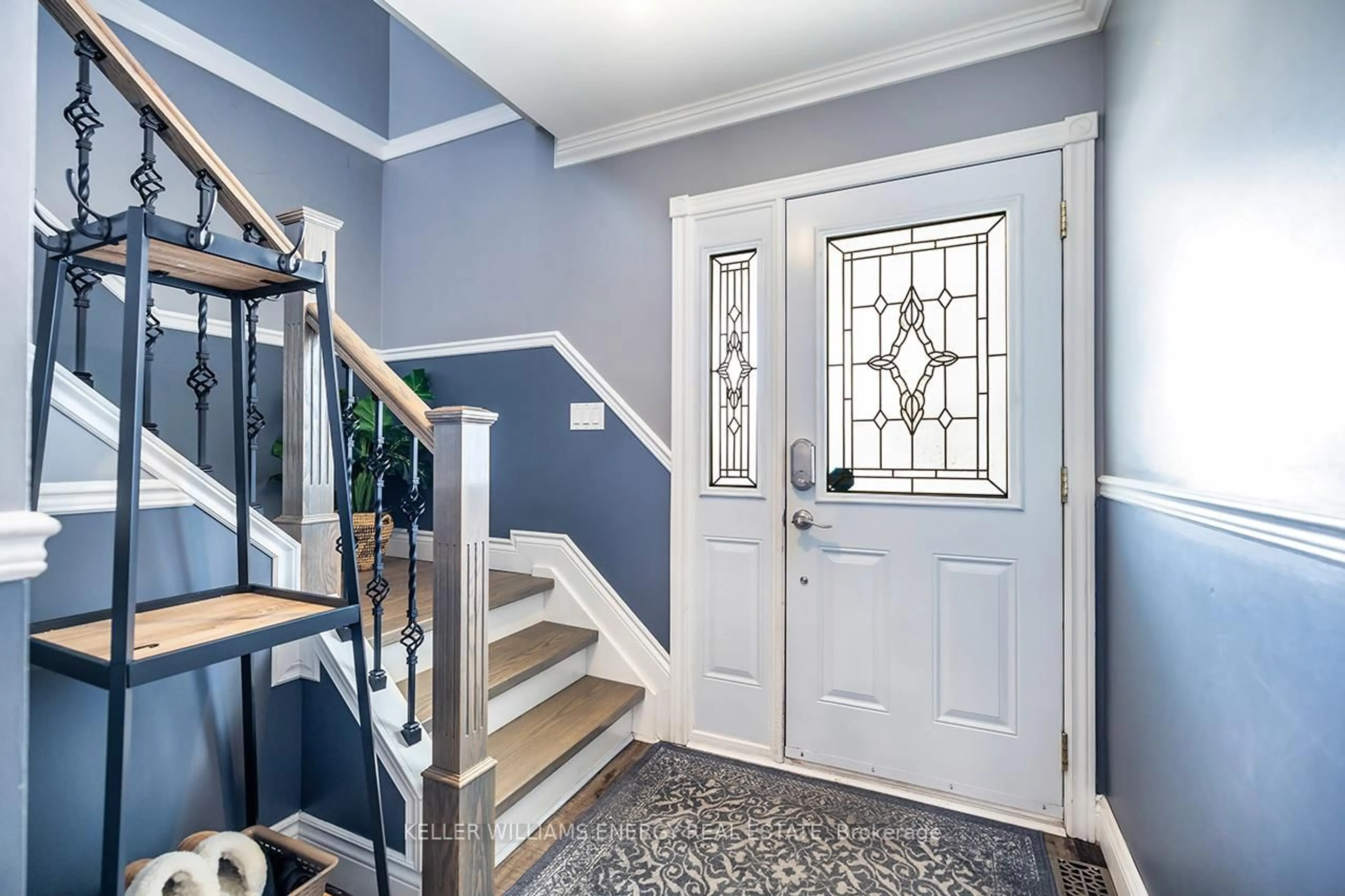 Indoor entryway for 416 Mayfair Ave, Oshawa Ontario L1G 2X9