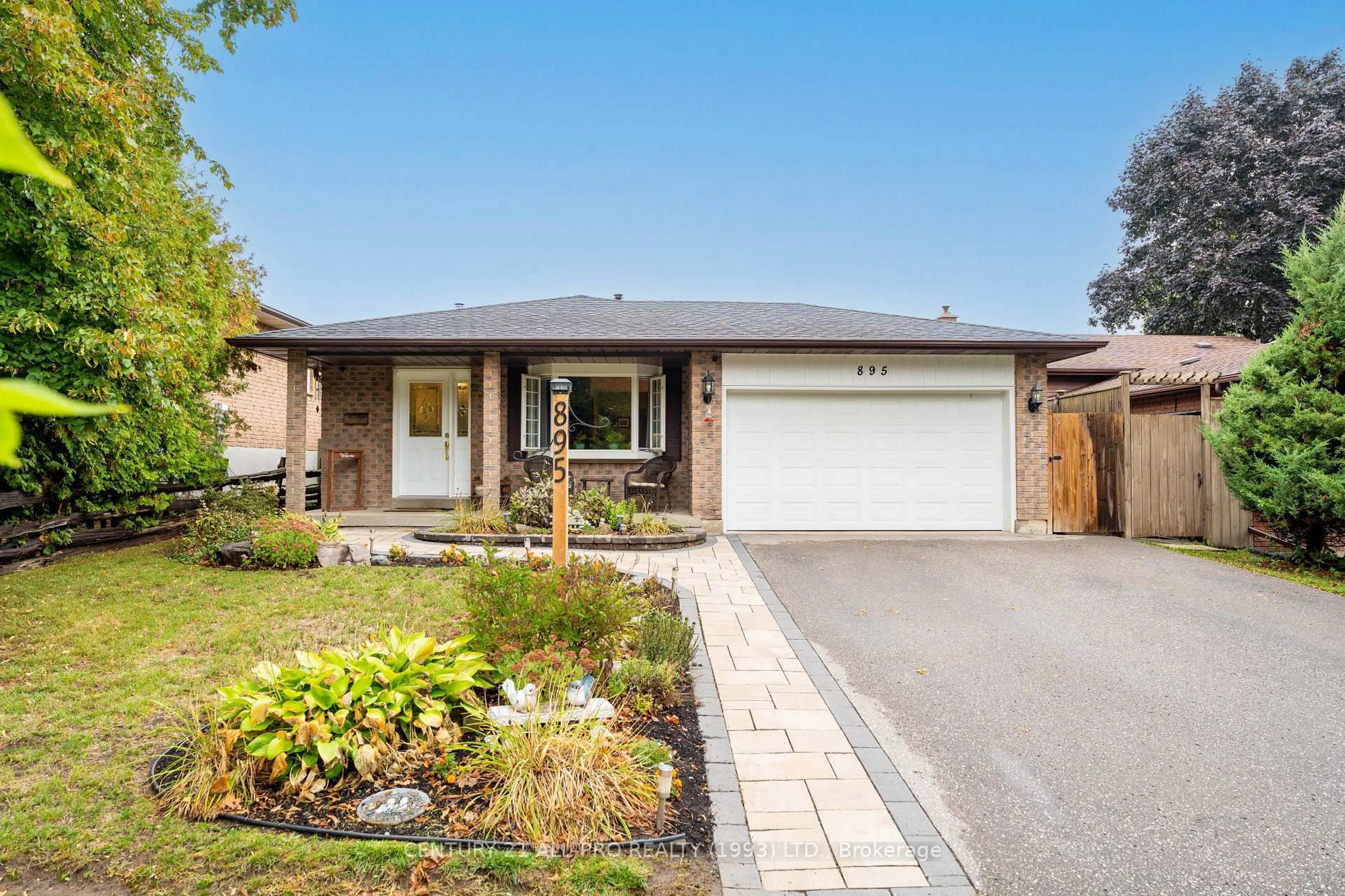 Home with brick exterior material, street for 895 Exeter St, Oshawa Ontario L1G 6R9