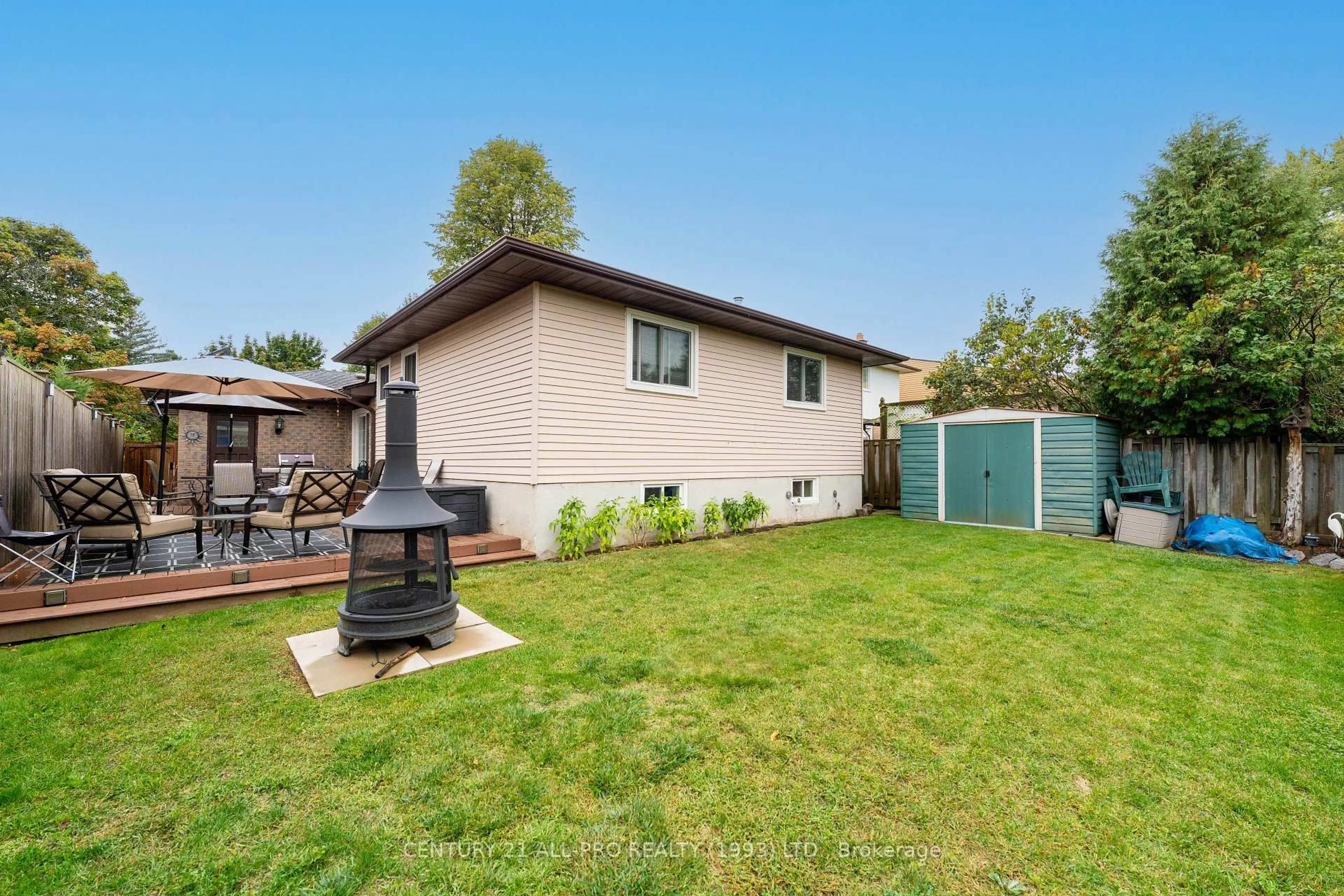 Unknown for 895 Exeter St, Oshawa Ontario L1G 6R9