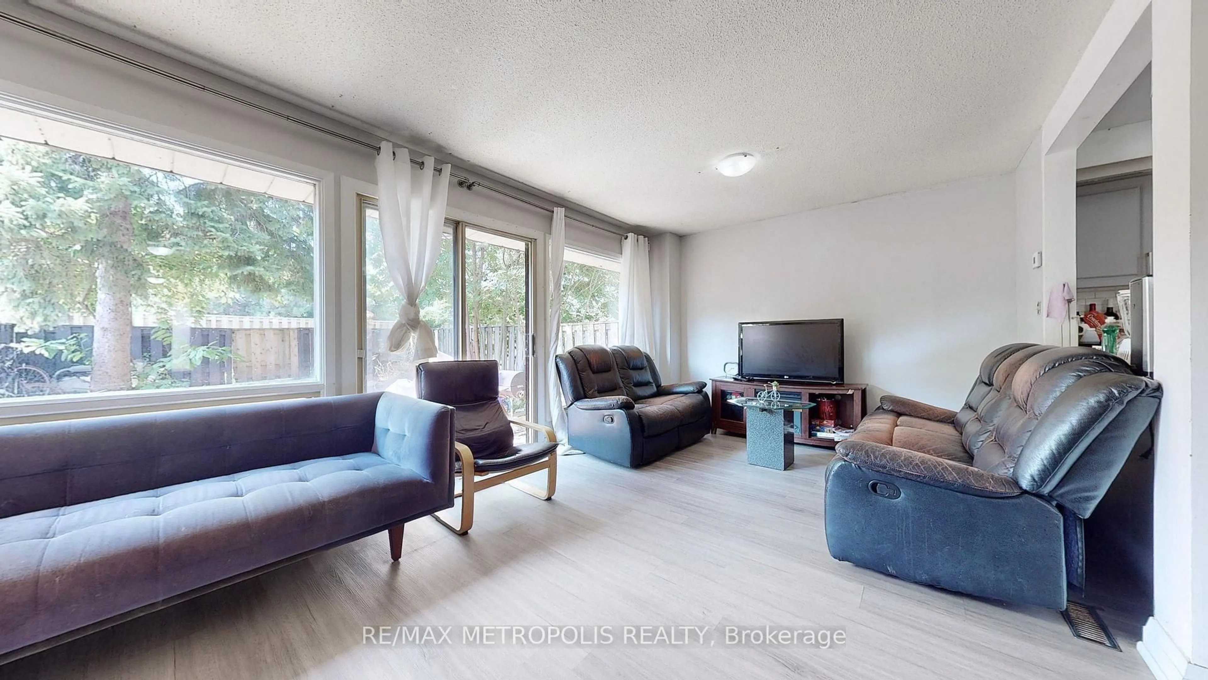 Living room with furniture, unknown for 11 Livonia Pl #18, Toronto Ontario M1E 4W5