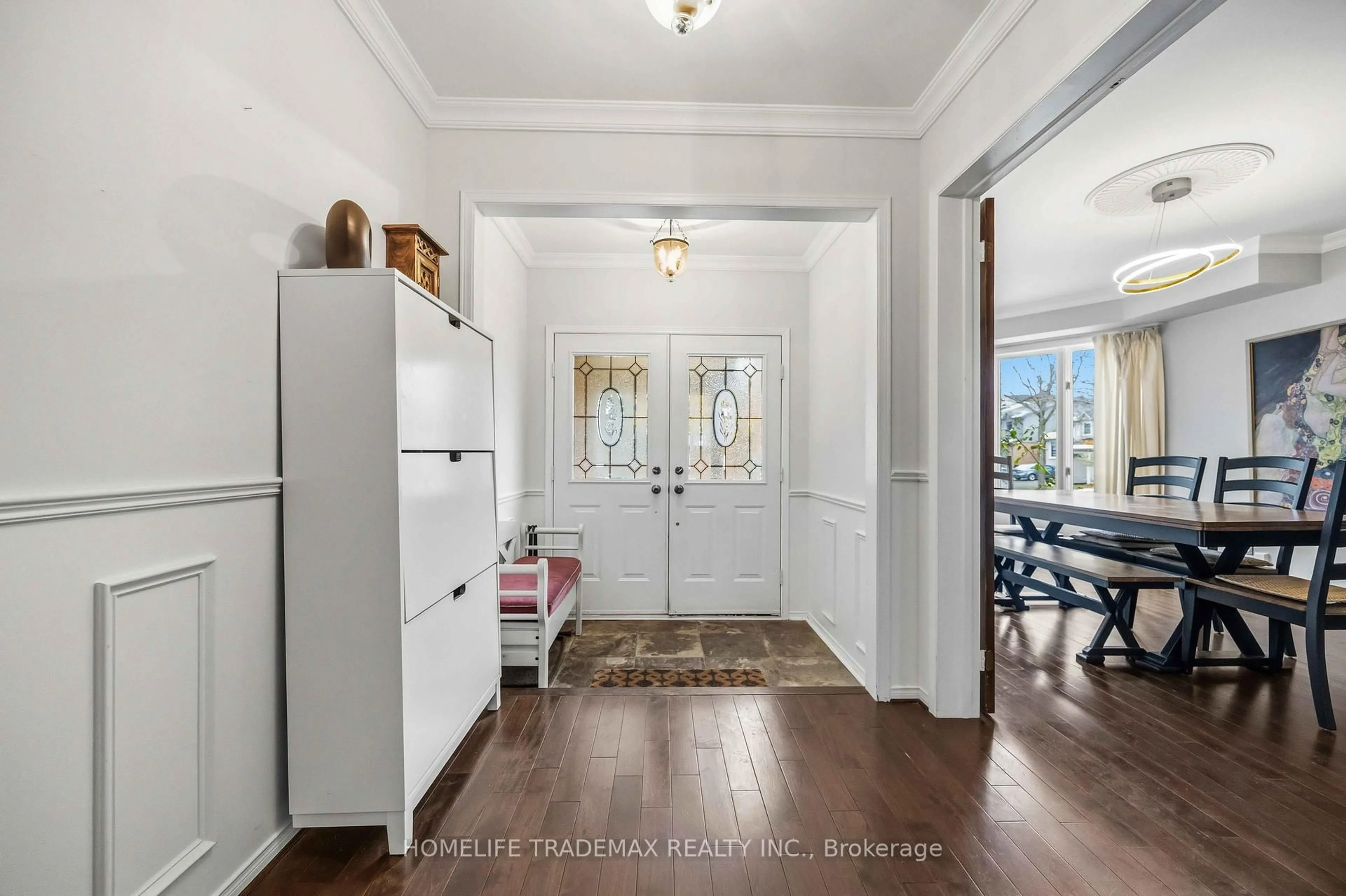 Indoor entryway for 903 Alanbury Cres, Pickering Ontario L1X 2S3