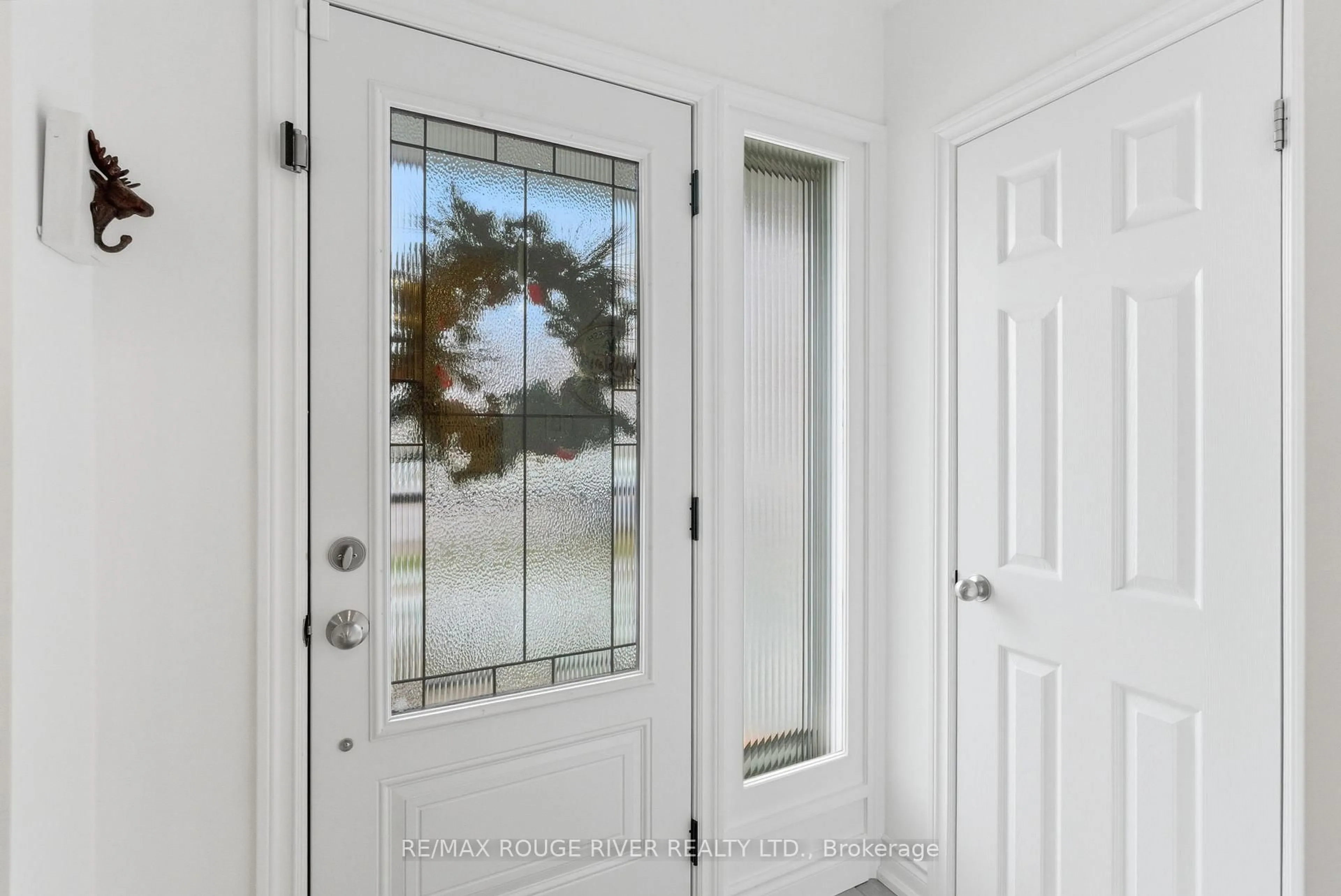 Indoor entryway for 120 Bowman Ave, Whitby Ontario L1N 3T6