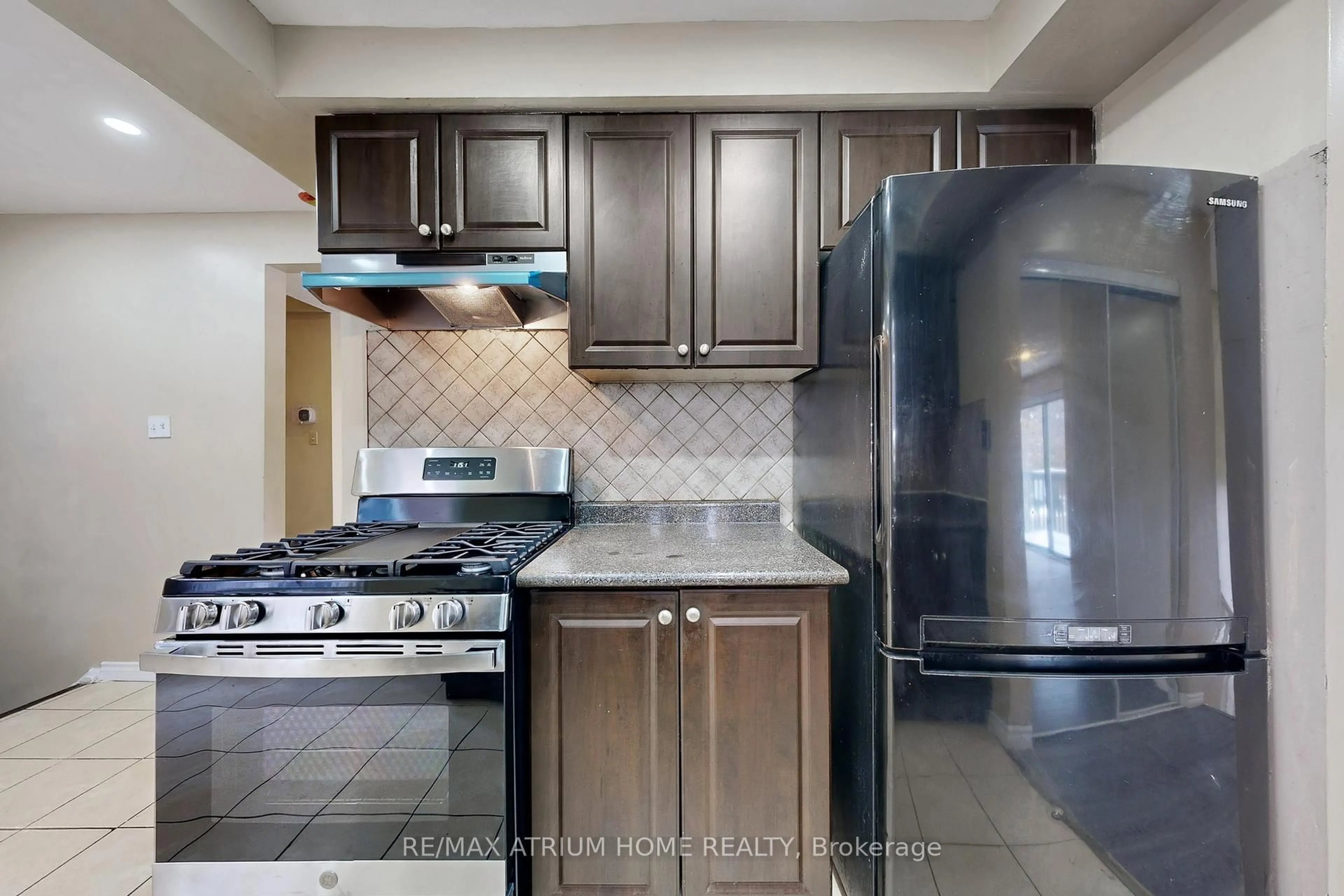 Standard kitchen, ceramic/tile floor for 3 Plumbrook Cres, Toronto Ontario M1S 3Z9