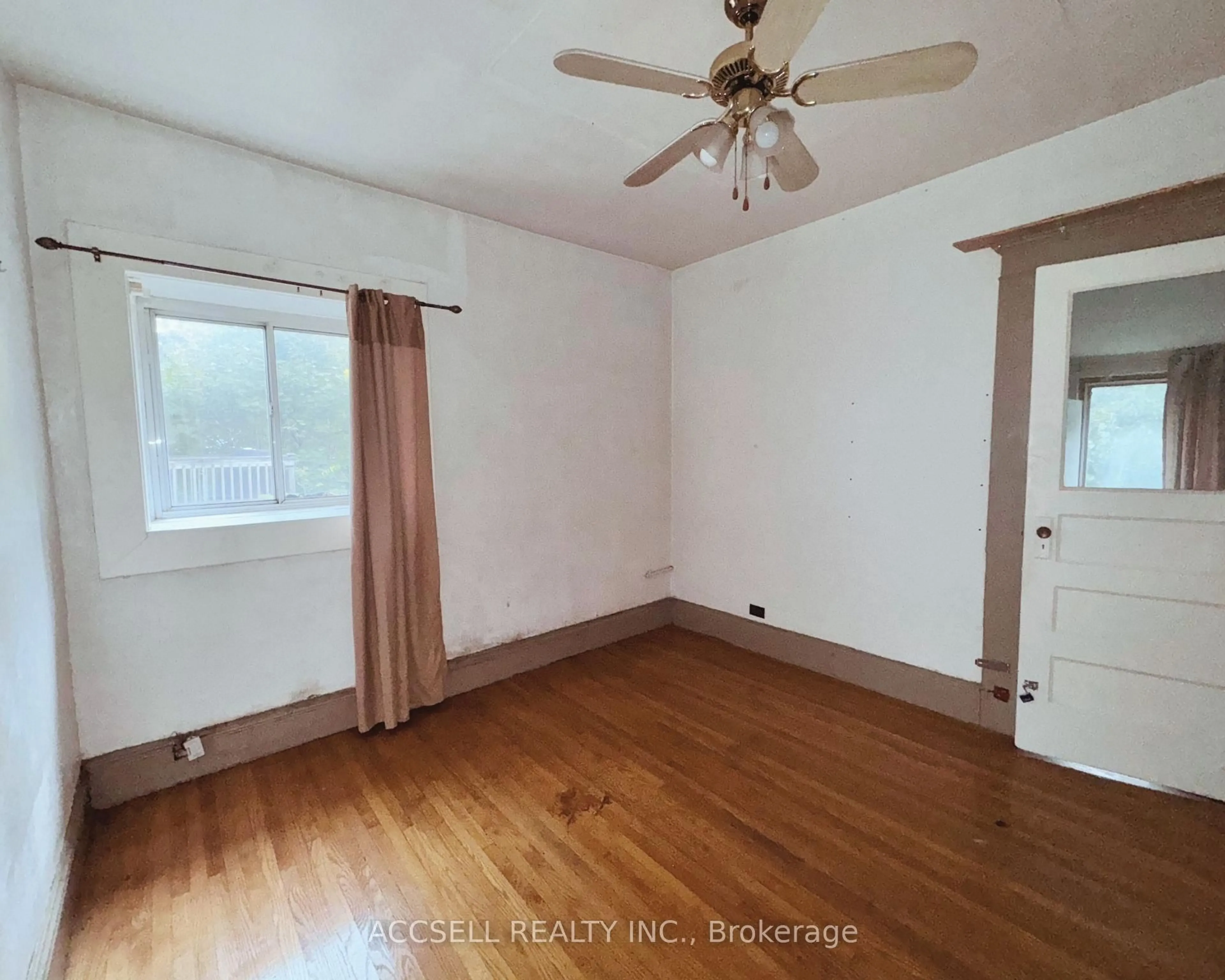 A pic of a room for 683 Broadview Ave, Toronto Ontario M4K 2P4