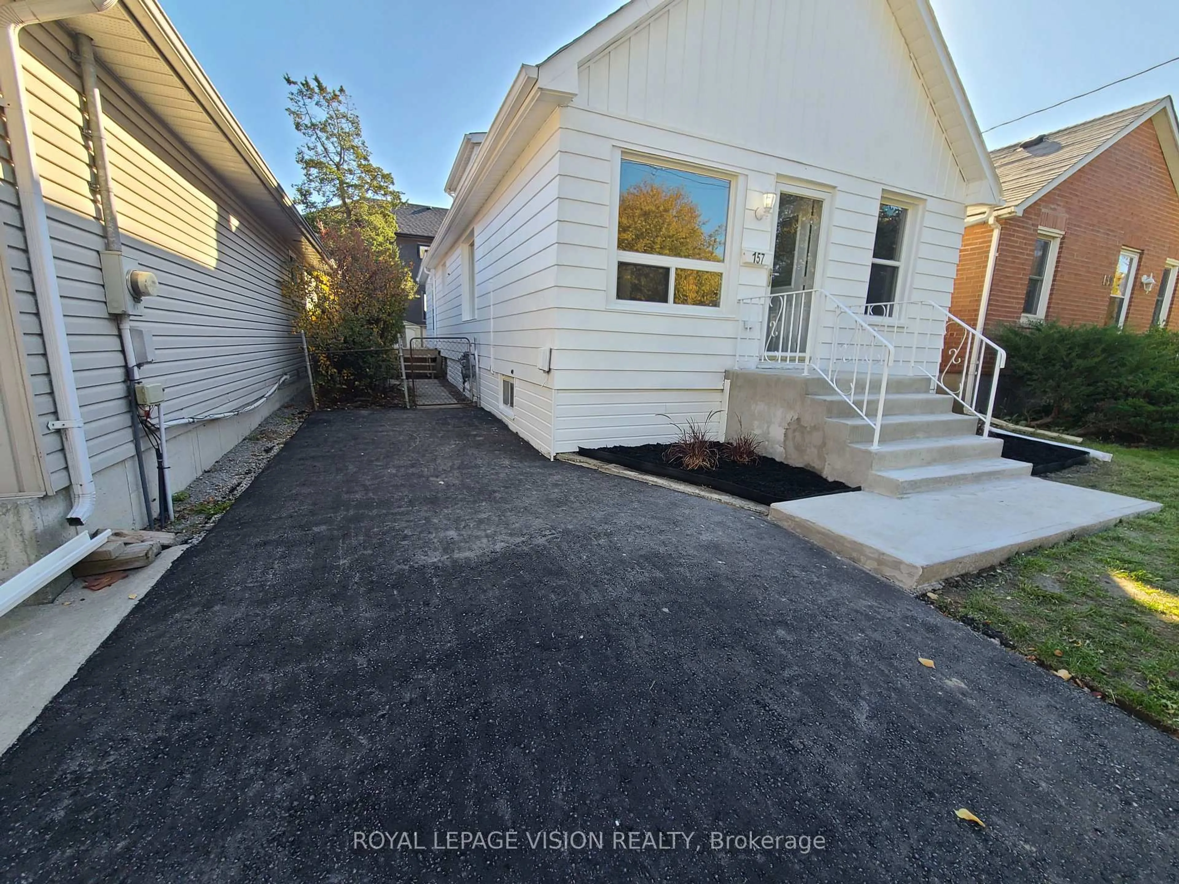 A pic from outside/outdoor area/front of a property/back of a property/a pic from drone, street for 157 College Ave, Oshawa Ontario L1J 1R3