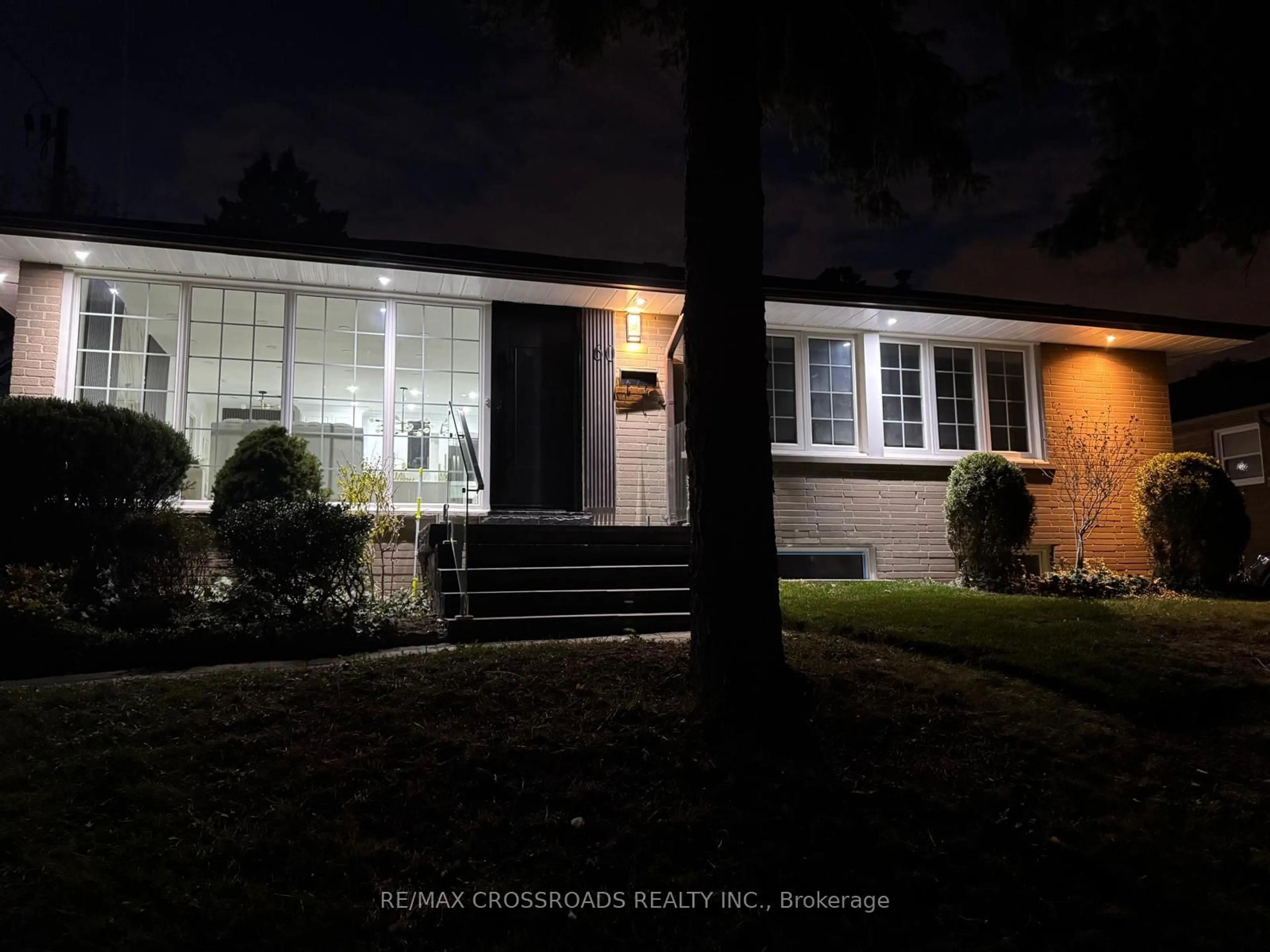 Home with vinyl exterior material, street for 60 Droxford Ave, Toronto Ontario M1R 1K4