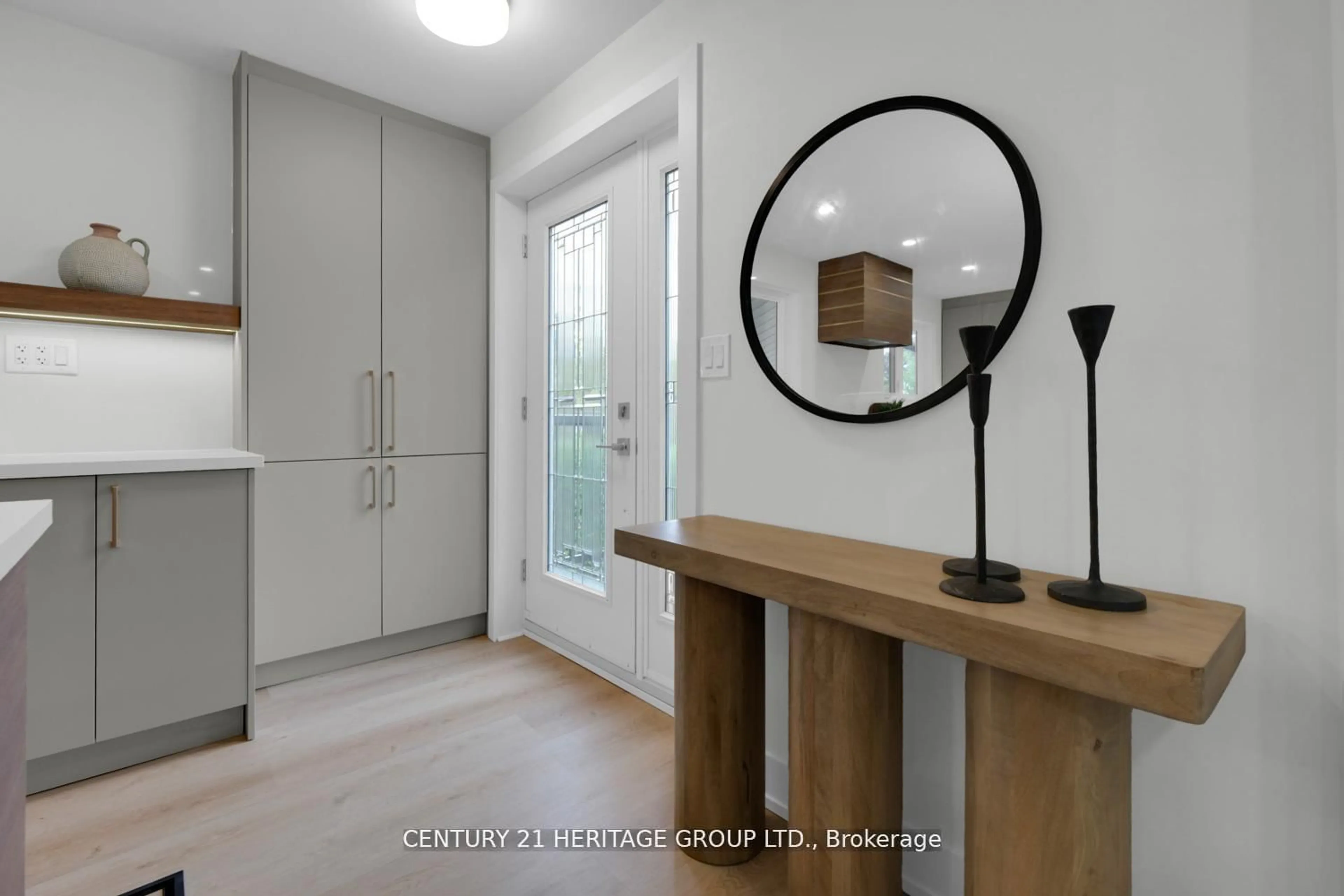 Indoor entryway for 43 Howell Sq, Toronto Ontario M1B 1C3