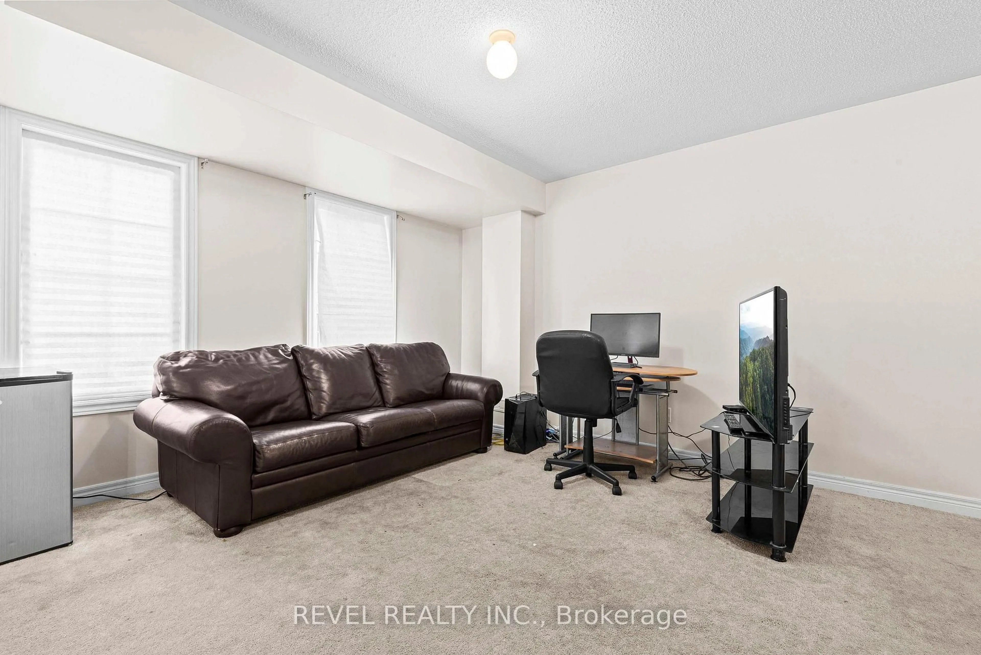 Living room with furniture, unknown for 1516 Shepway Mews, Pickering Ontario L1X 0C7