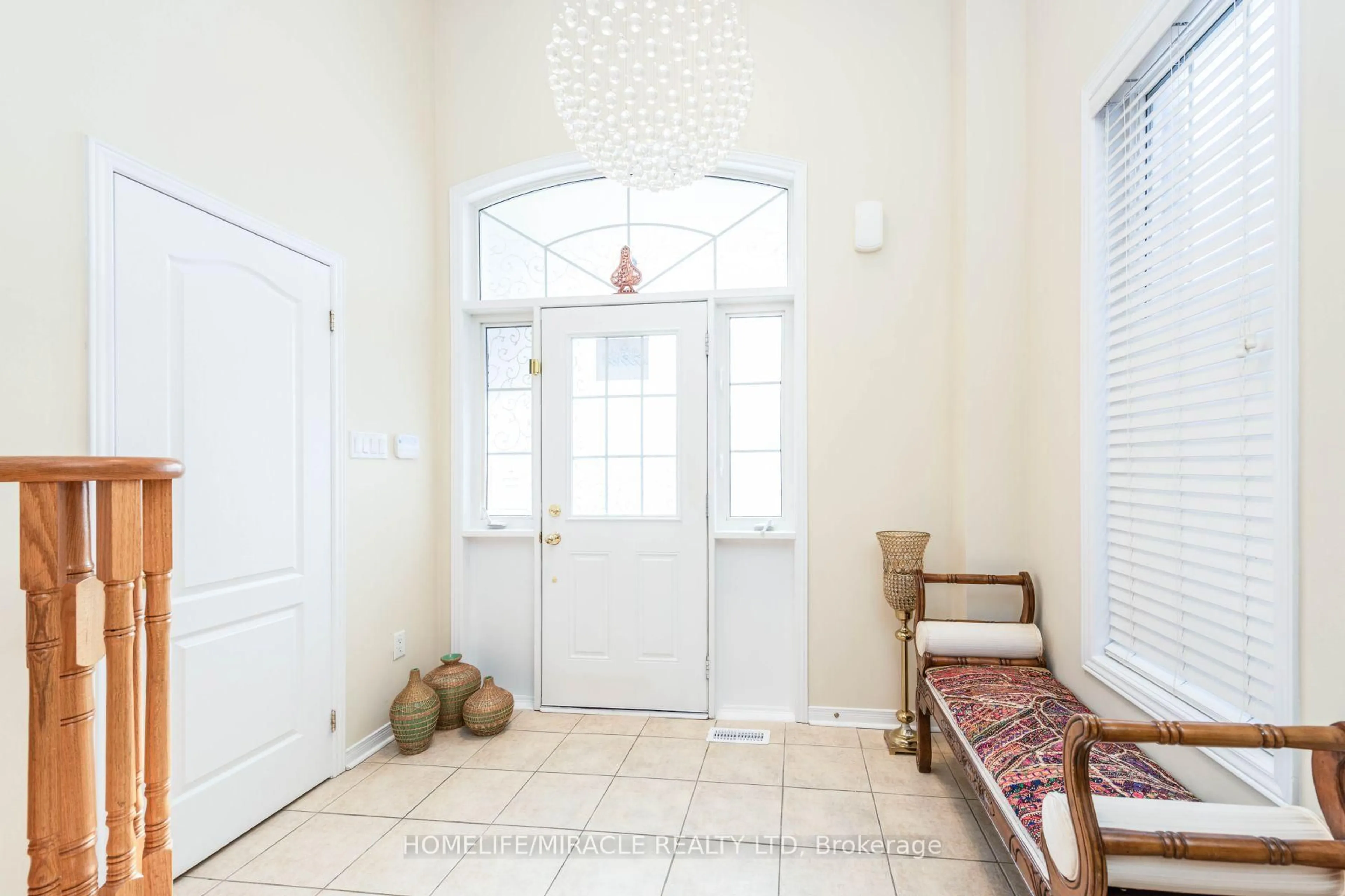 Indoor entryway for 8 Solway Cres, Ajax Ontario L1Z 0A7