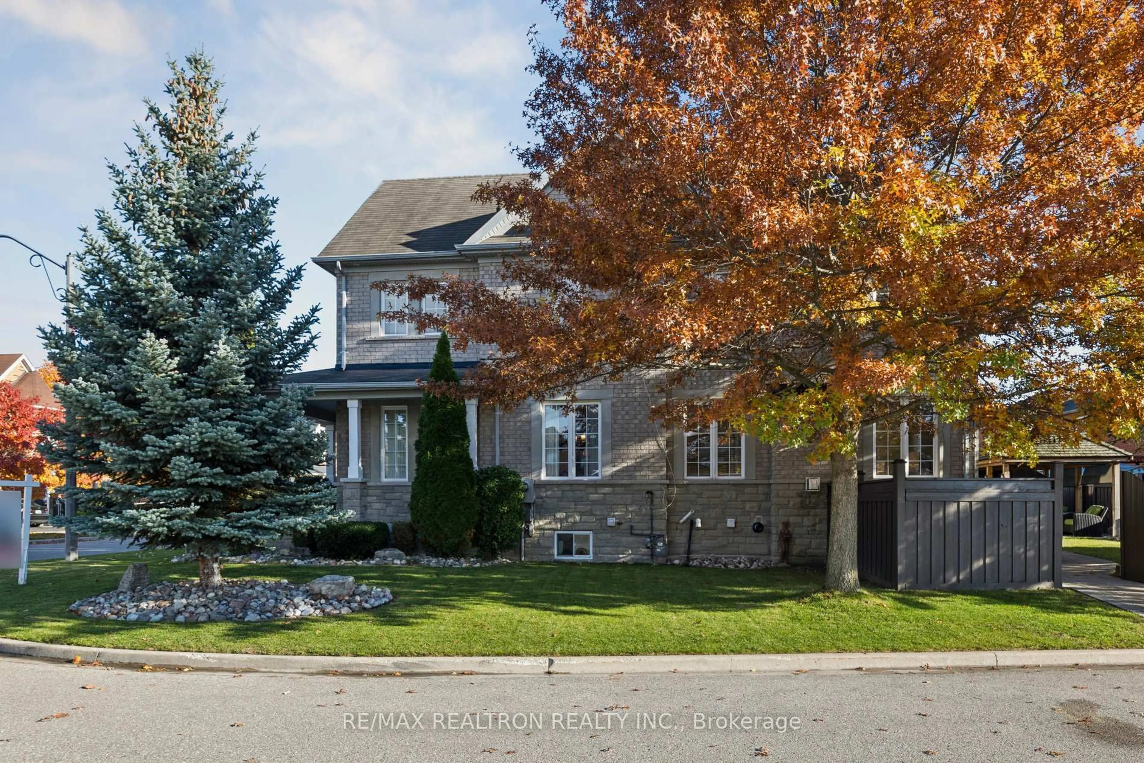 Unknown for 11 Shorten Pl, Ajax Ontario L1T 0E9