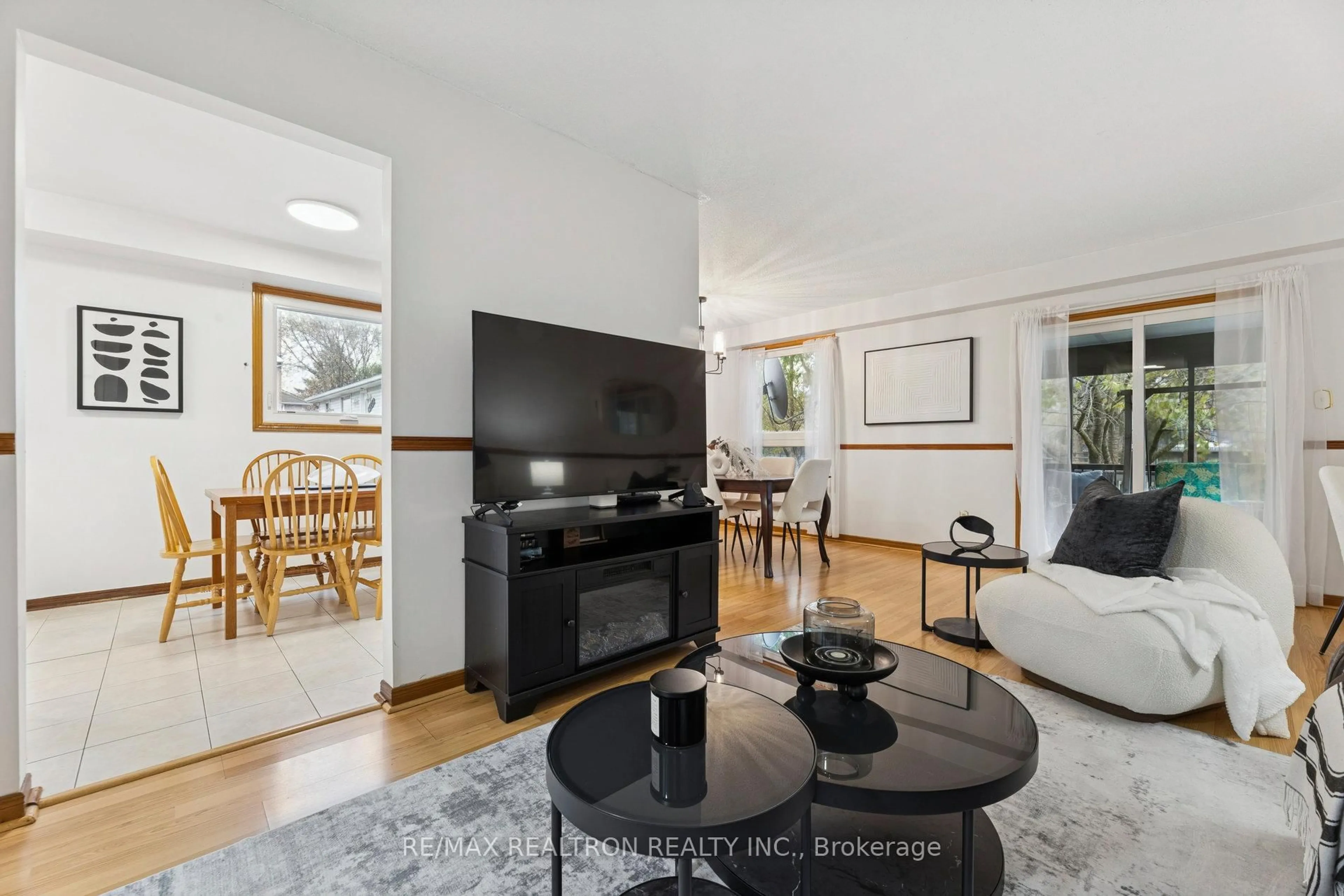 Living room with furniture, unknown for 1461 Nash Rd, Clarington Ontario L1E 1S9