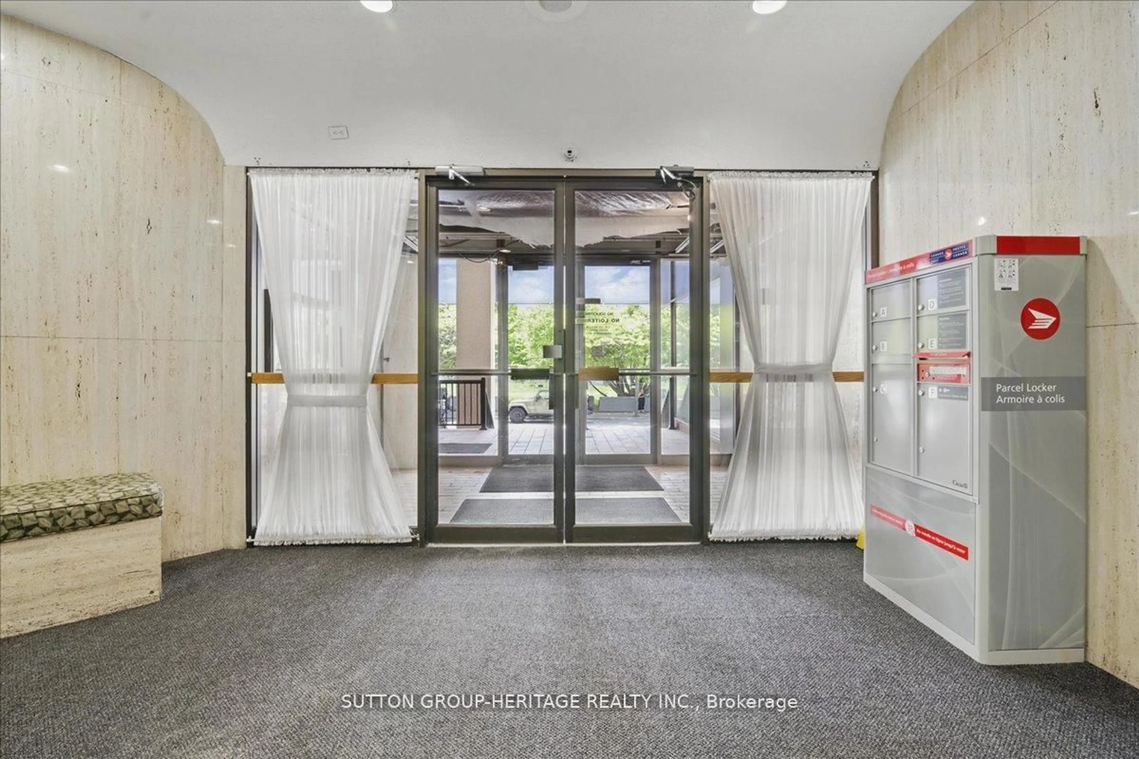 Indoor foyer for 50 Richmond St #232, Oshawa Ontario L1G 7C7