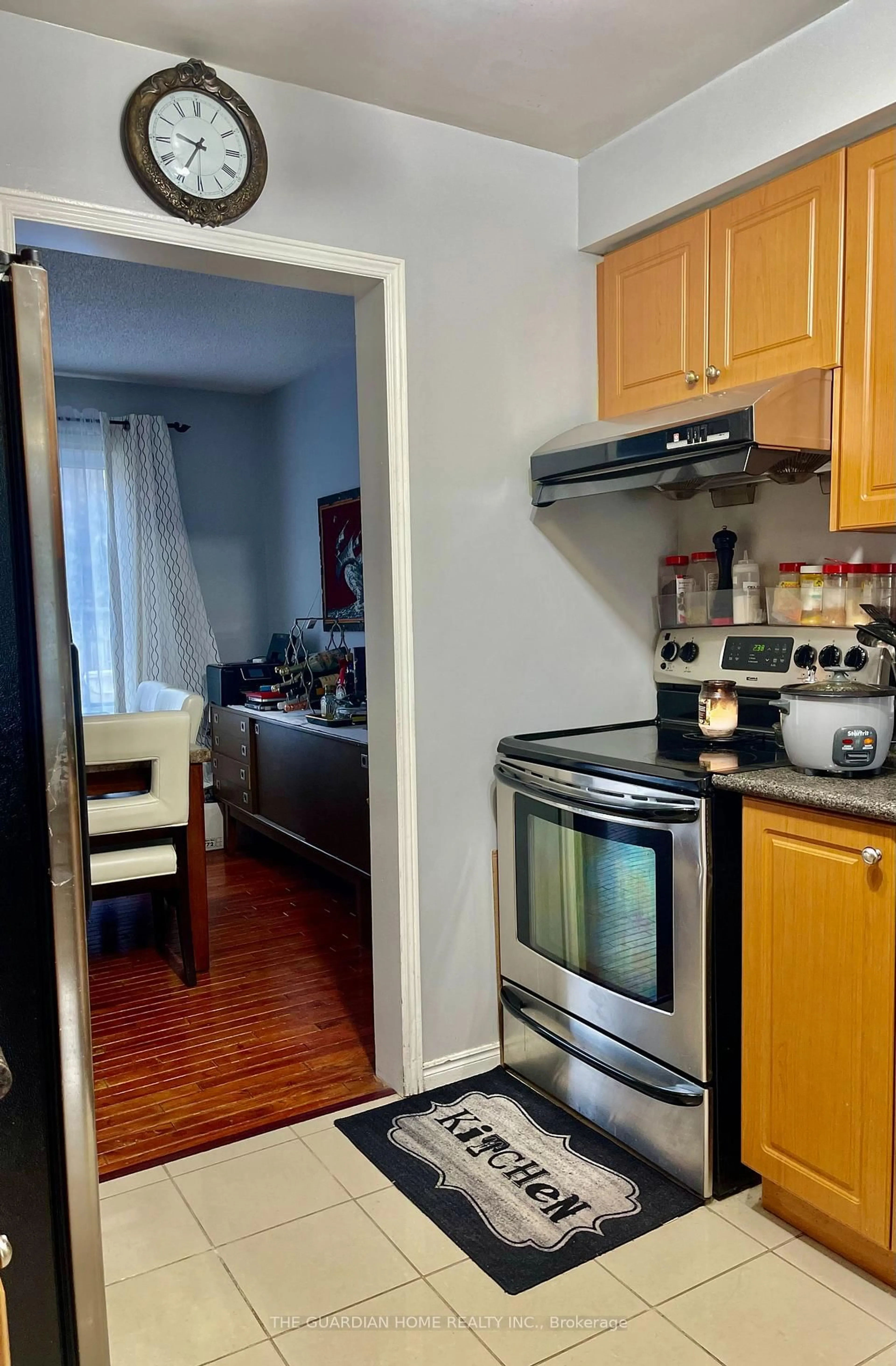 Standard kitchen, unknown for 6 Scarbell Dr, Toronto Ontario M1C 3Z6