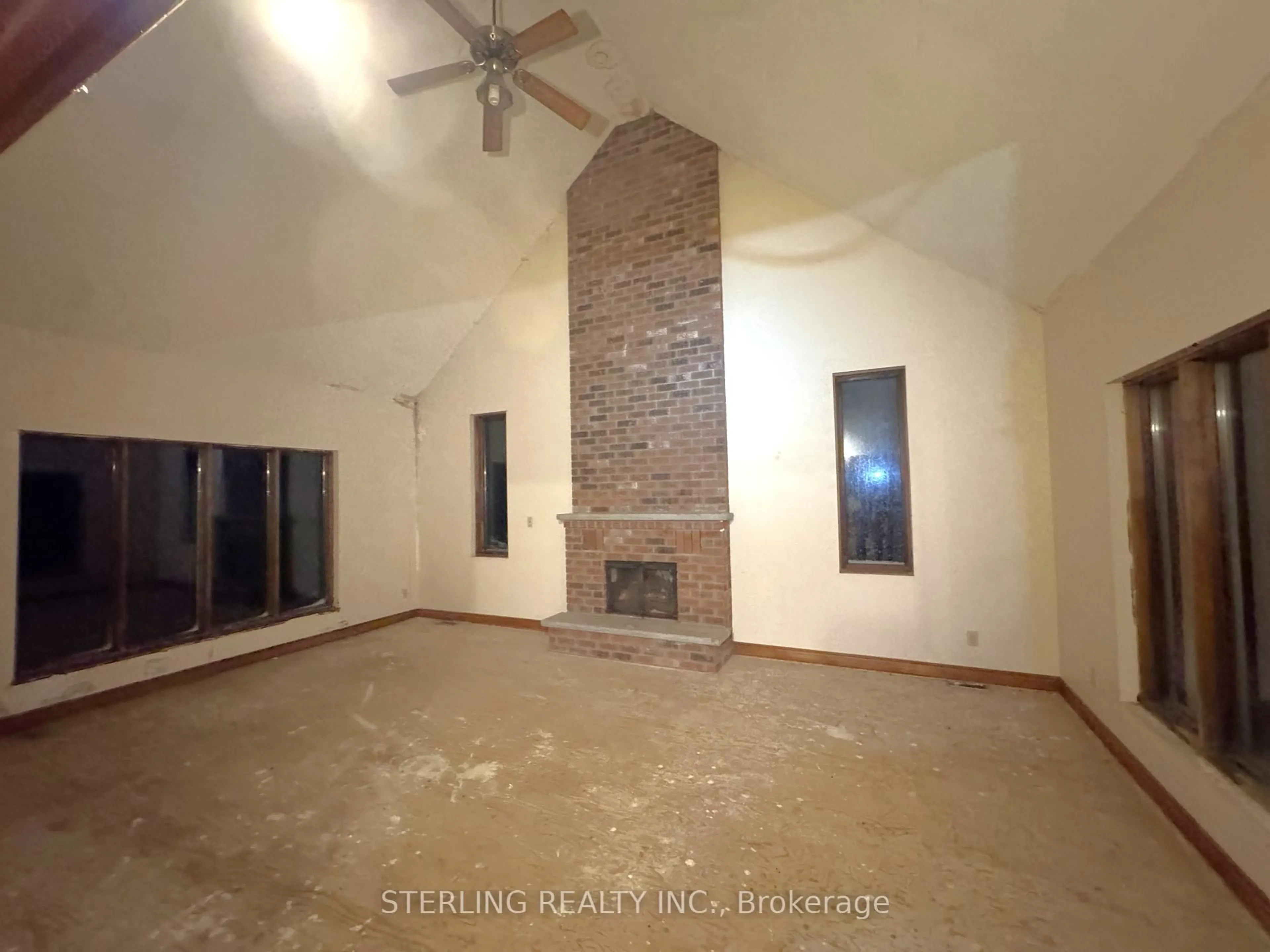 A pic of a room for 3976 Lakeshore Rd, Clarington Ontario L1B 1L9