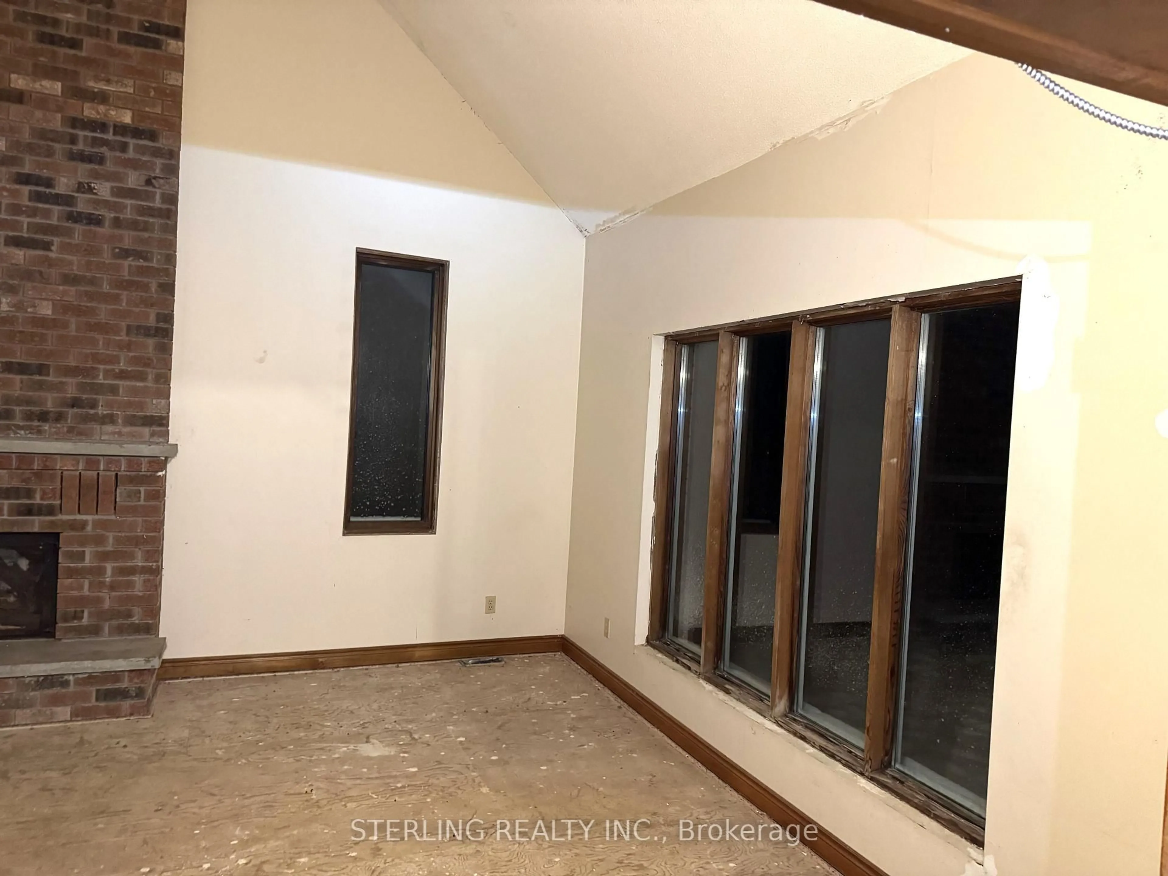 A pic of a room for 3976 Lakeshore Rd, Clarington Ontario L1B 1L9