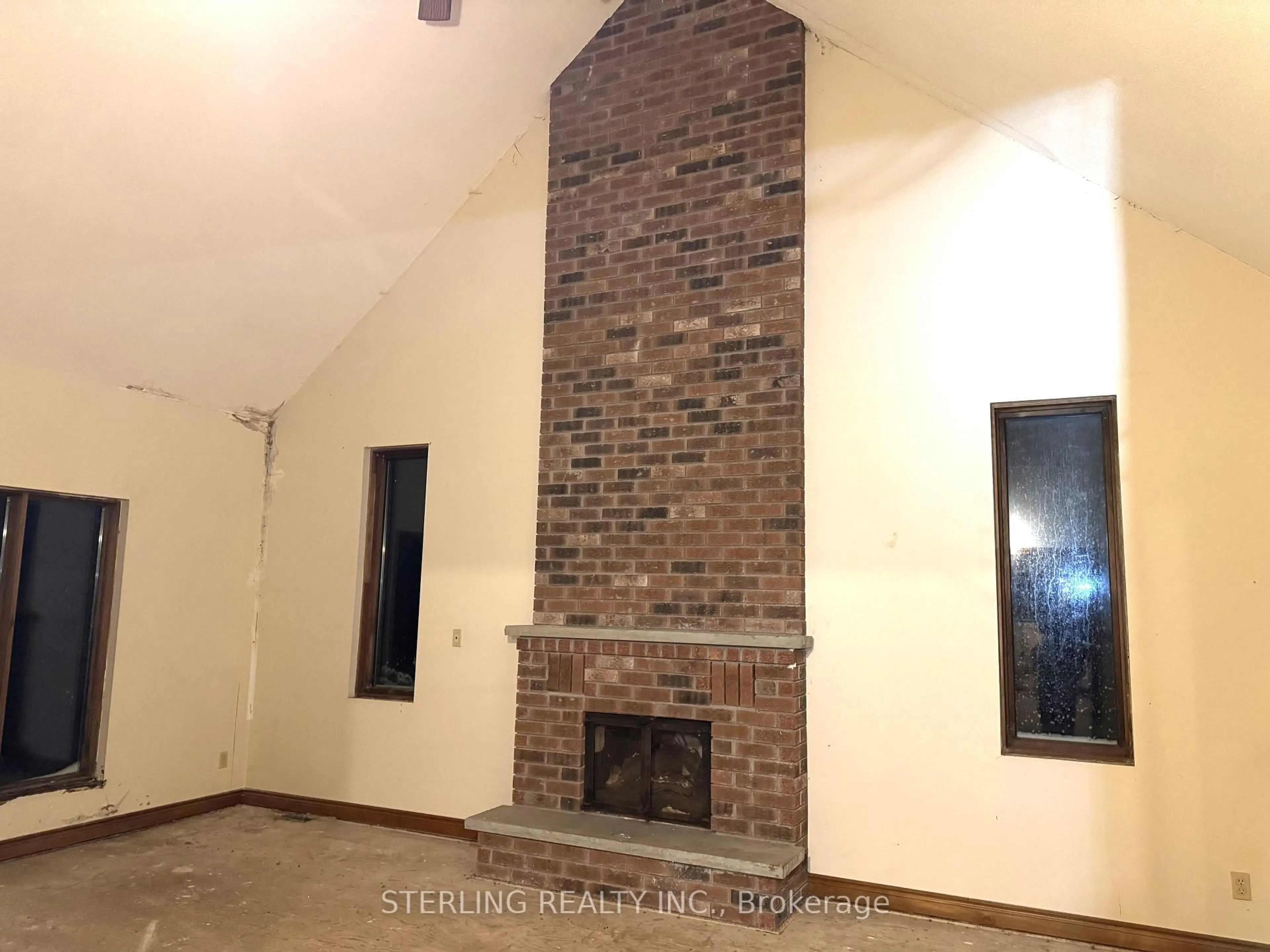 A pic of a room for 3976 Lakeshore Rd, Clarington Ontario L1B 1L9