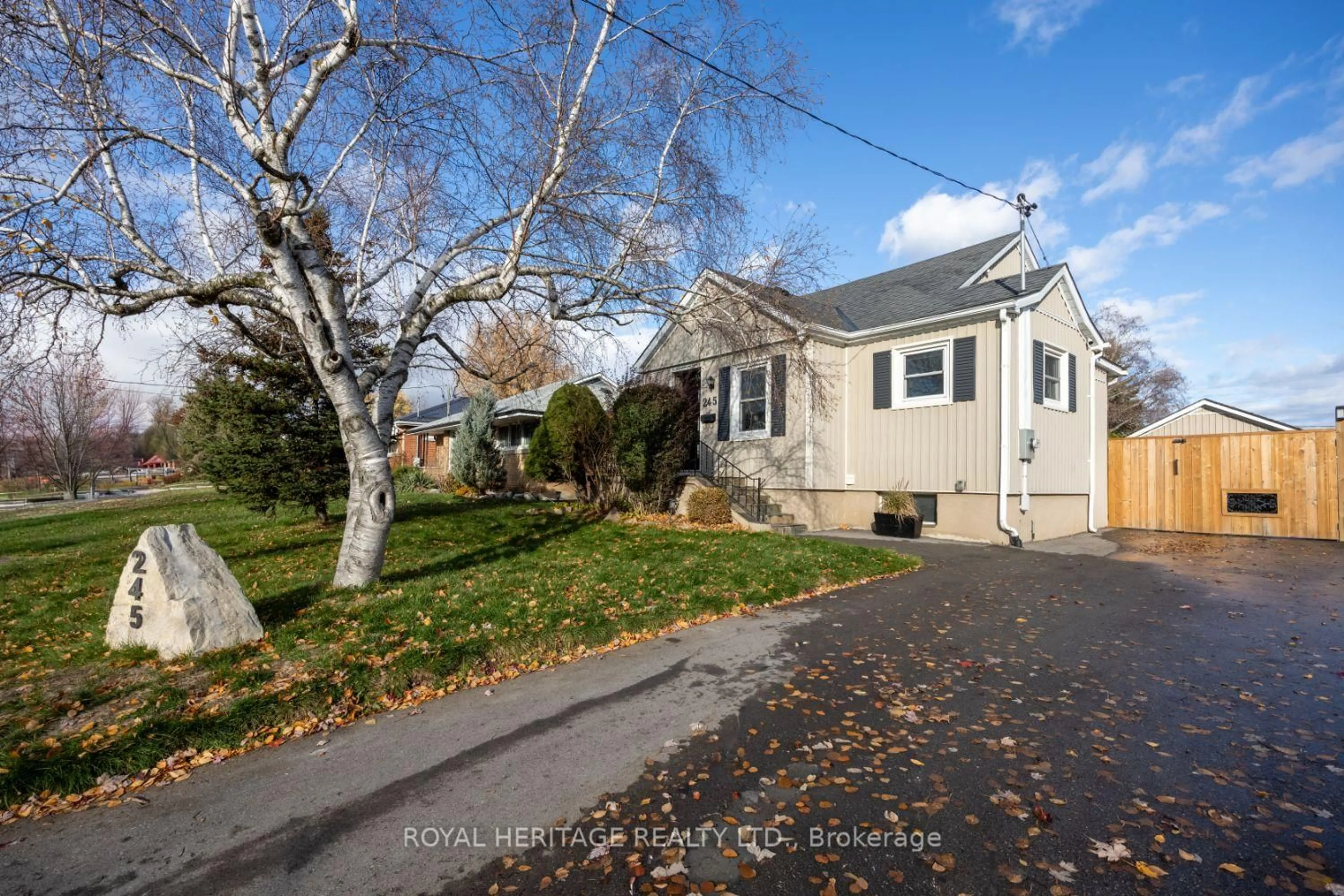 Unknown for 245 Elizabeth St, Oshawa Ontario L1J 5S5