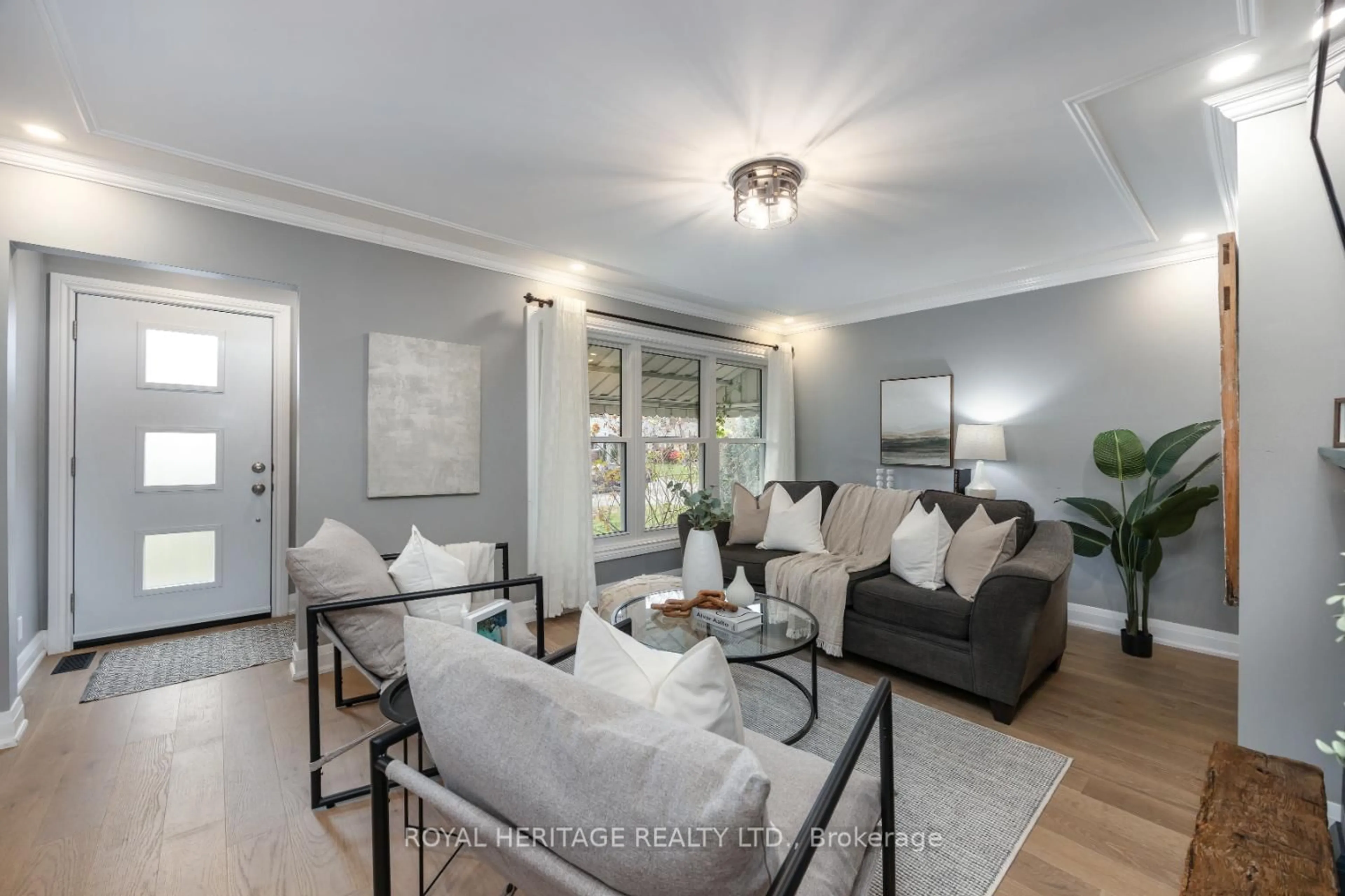 Living room with furniture, unknown for 245 Elizabeth St, Oshawa Ontario L1J 5S5