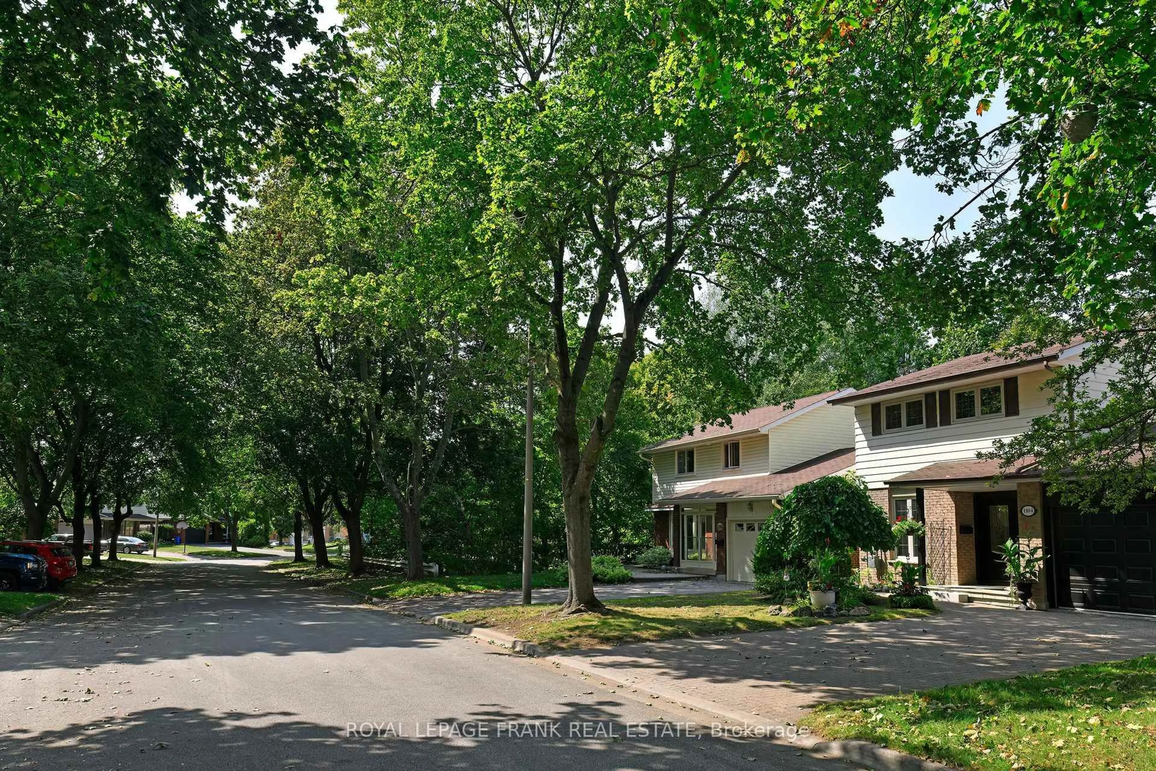 Unknown for 1104 Old Pye Crt, Oshawa Ontario L1G 7N8