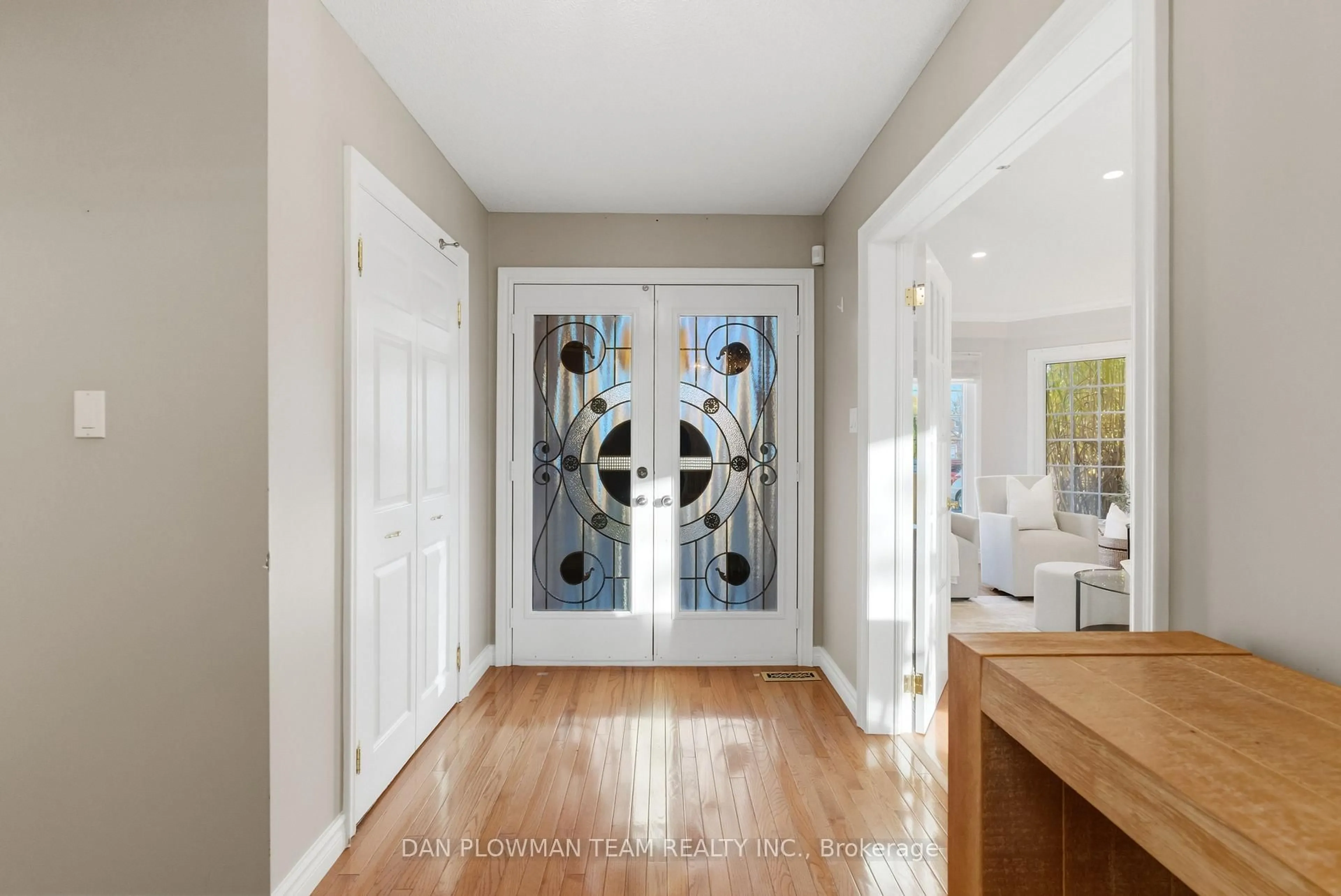 Indoor entryway for 8 Aldcroft Cres, Clarington Ontario L1C 4P1