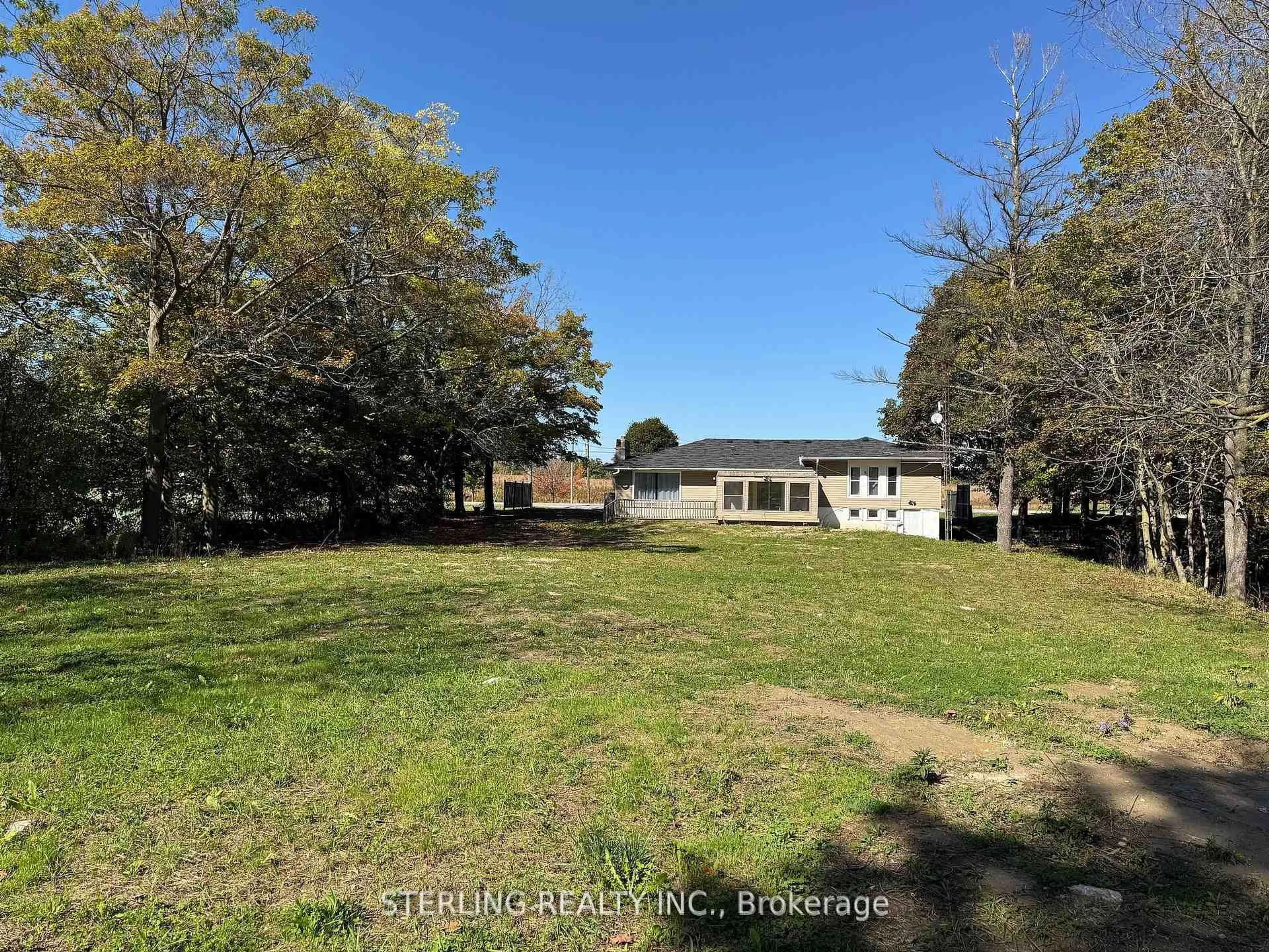 A pic from outside/outdoor area/front of a property/back of a property/a pic from drone, unknown for 345 Myrtle Rd, Whitby Ontario L1H 7K4