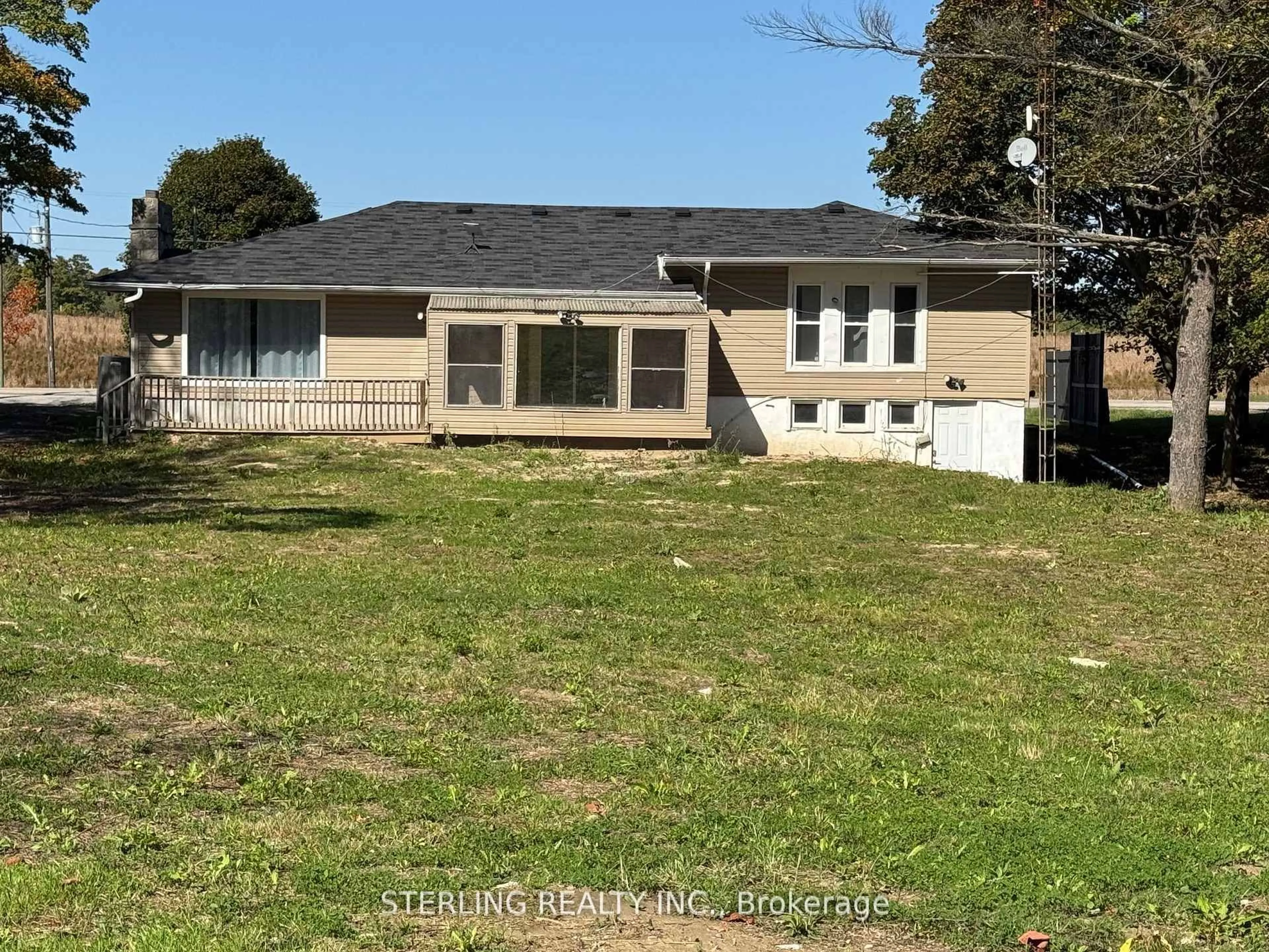 A pic from outside/outdoor area/front of a property/back of a property/a pic from drone, unknown for 345 Myrtle Rd, Whitby Ontario L1H 7K4