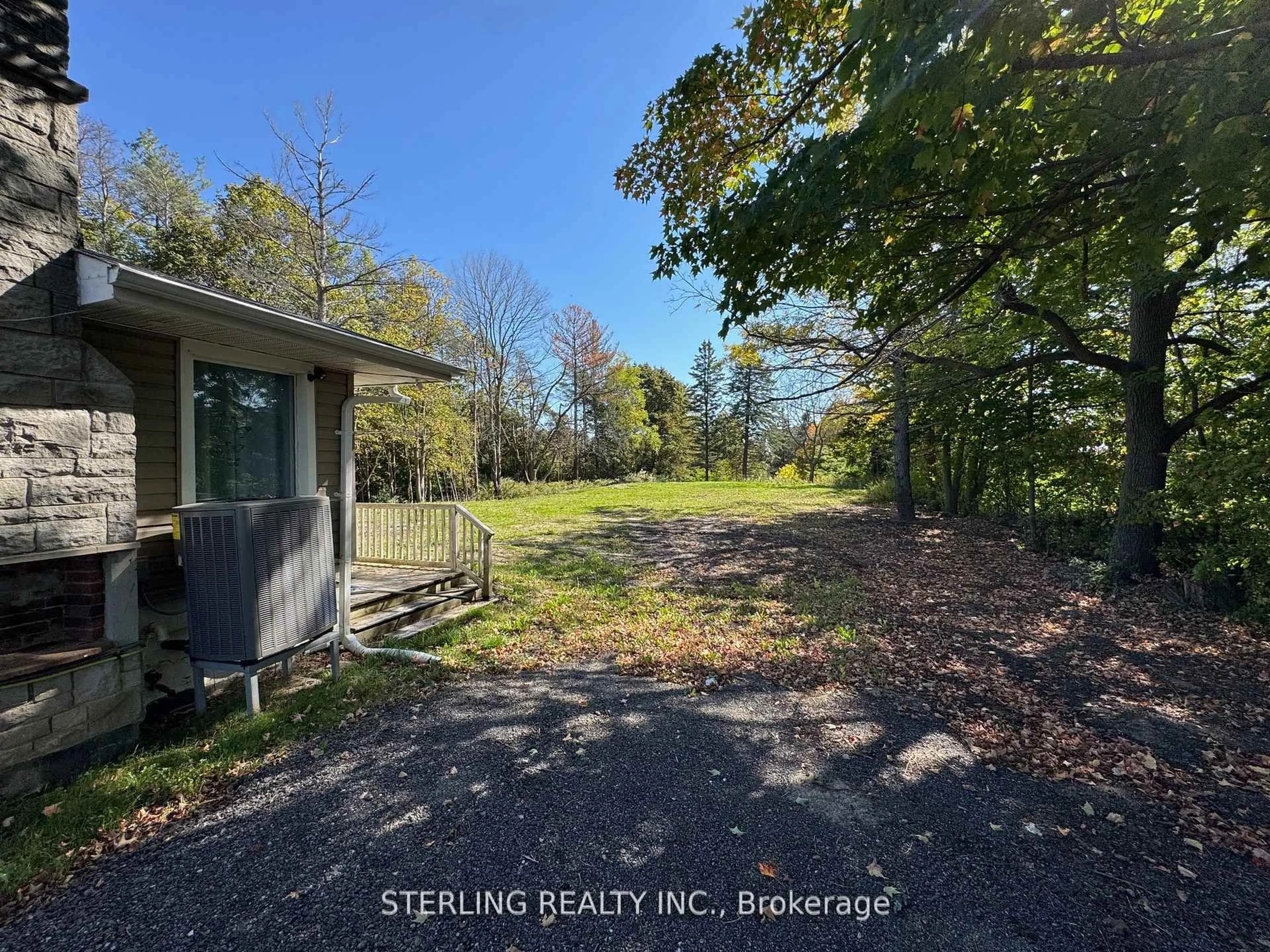 A pic from outside/outdoor area/front of a property/back of a property/a pic from drone, unknown for 345 Myrtle Rd, Whitby Ontario L1H 7K4