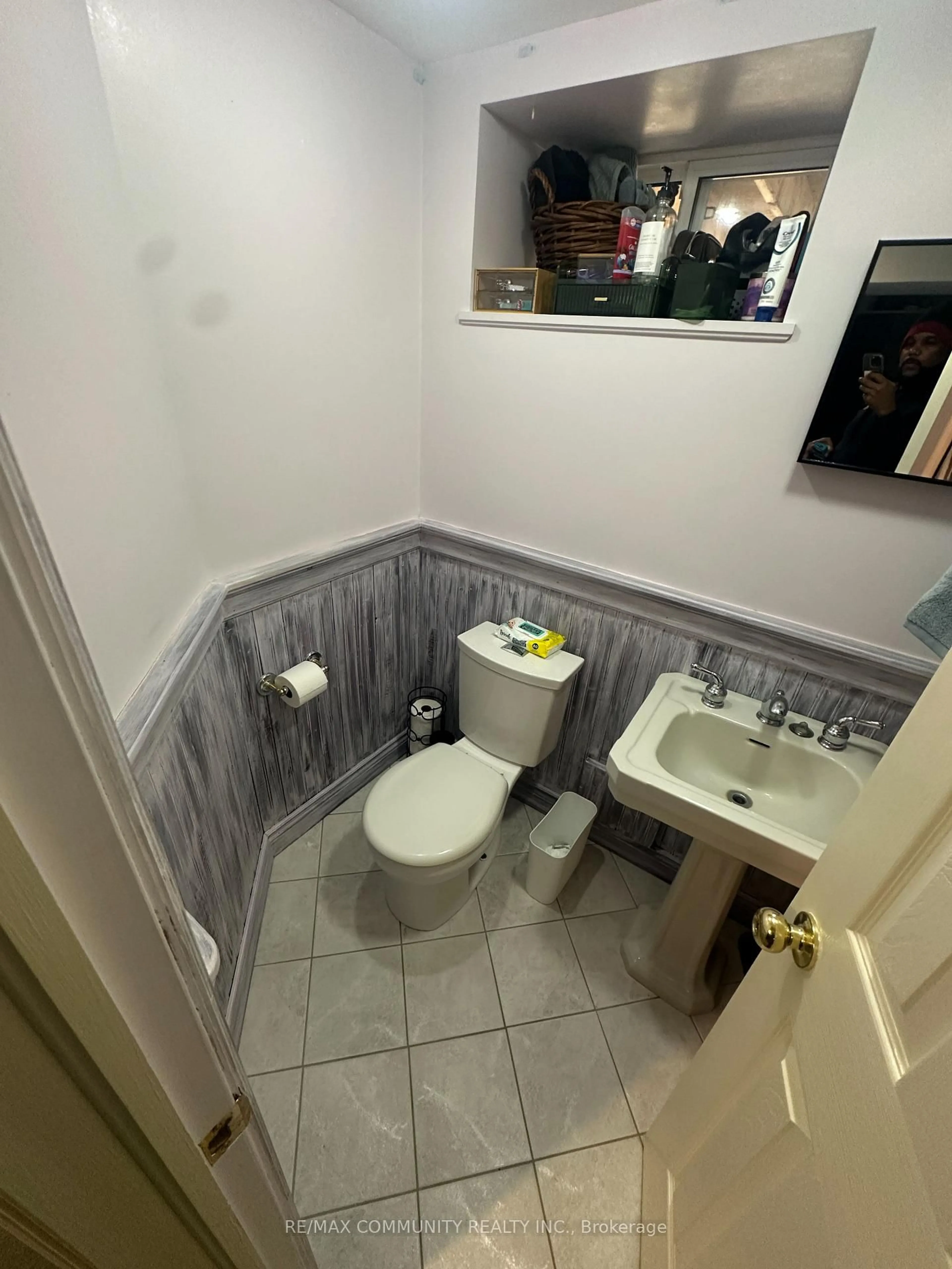 Standard bathroom, unknown for 3440 Simcoe St, Oshawa Ontario L1H 0R5