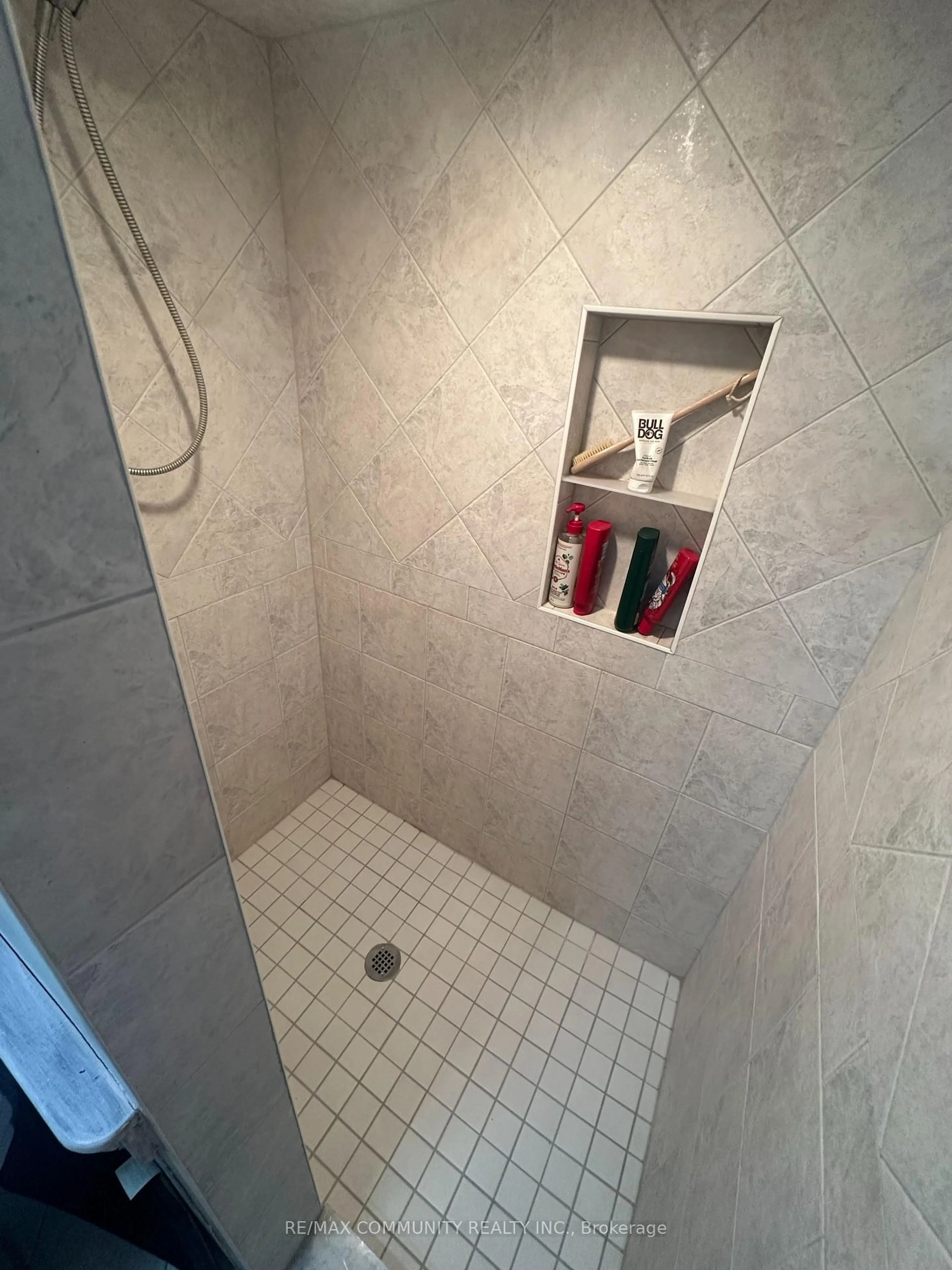 Contemporary bathroom, ceramic/tile floor for 3440 Simcoe St, Oshawa Ontario L1H 0R5