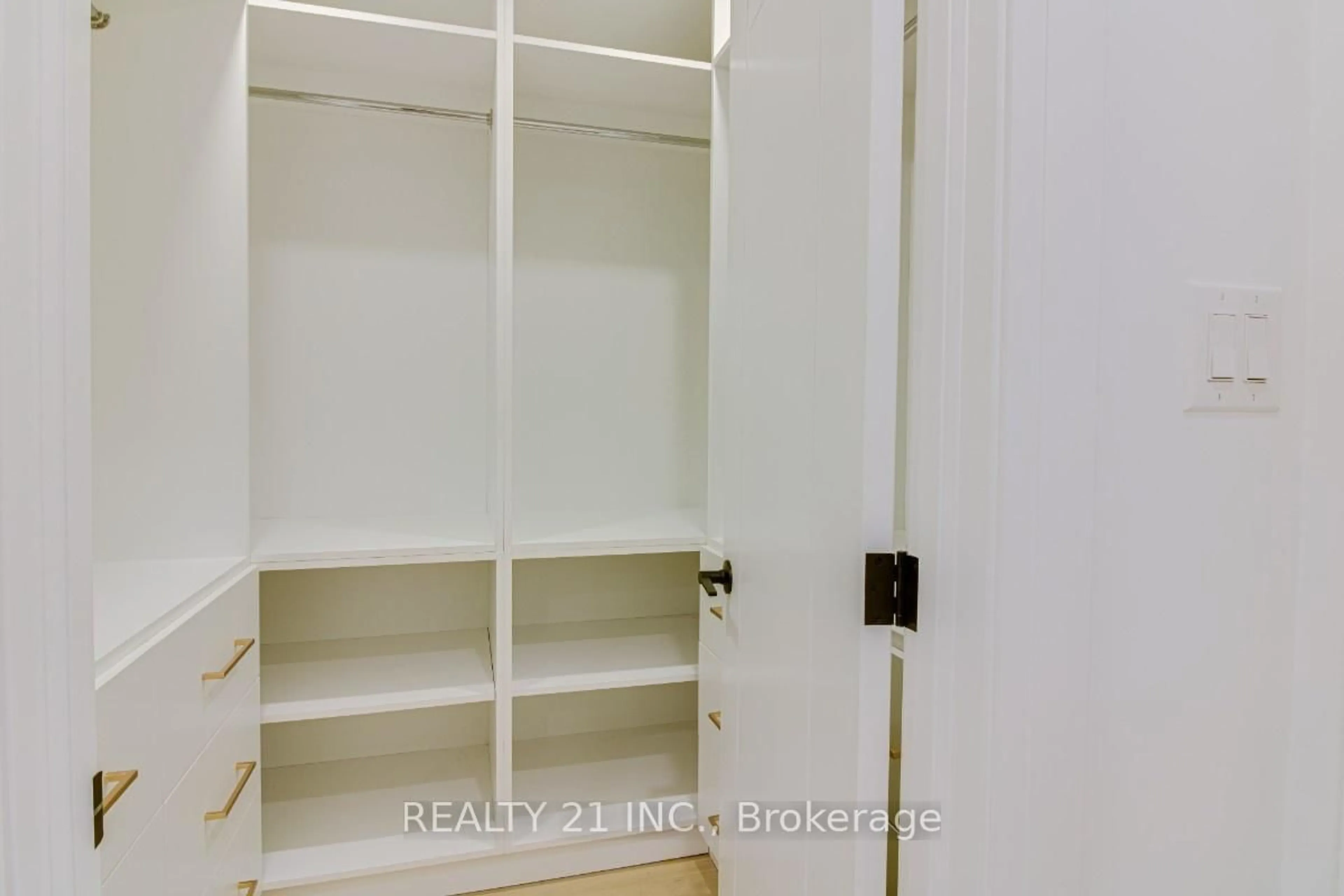 Storage room or clothes room or walk-in closet for 83 Kalmar Ave, Toronto Ontario M1N 3G5