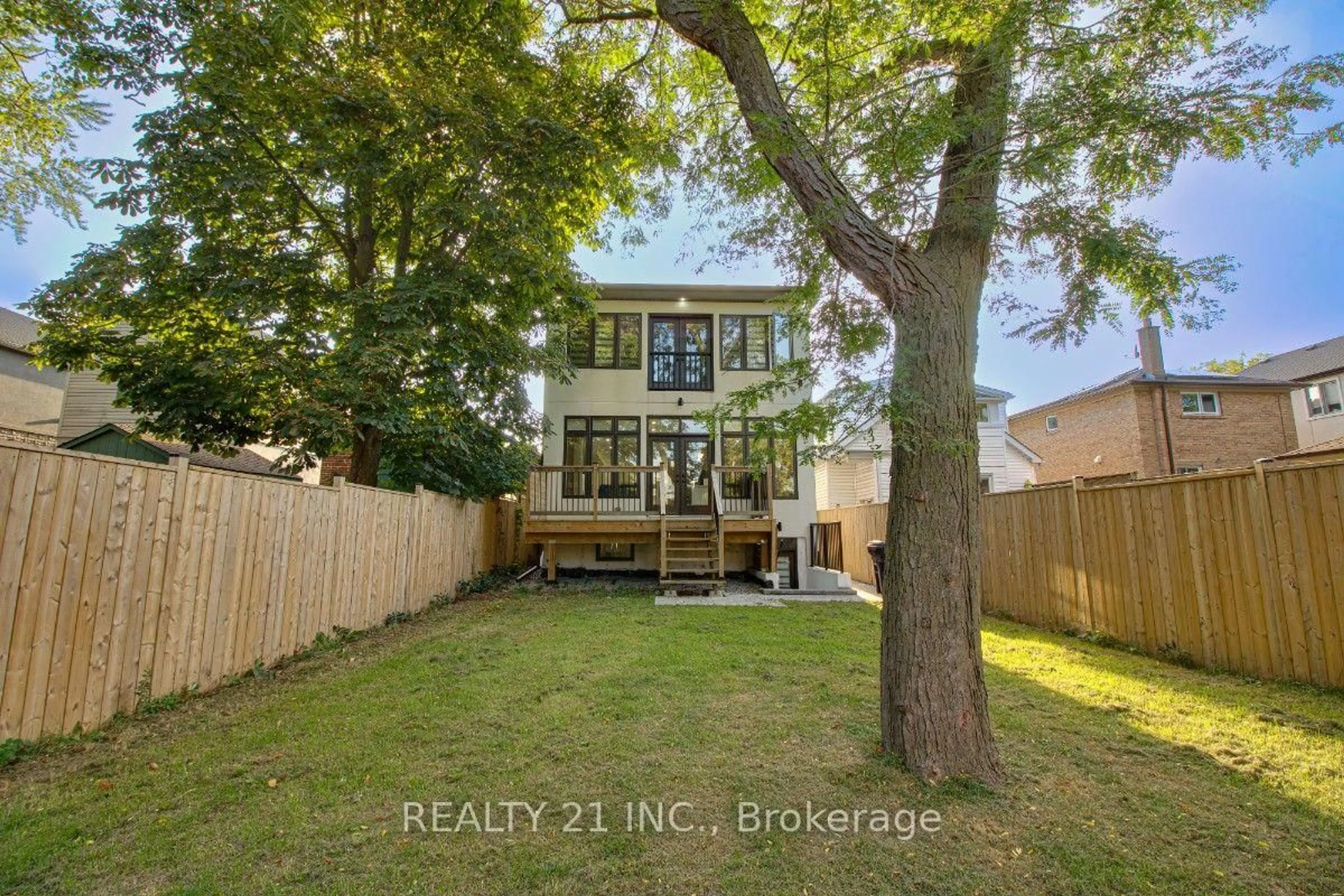 A pic from outside/outdoor area/front of a property/back of a property/a pic from drone, street for 83 Kalmar Ave, Toronto Ontario M1N 3G5