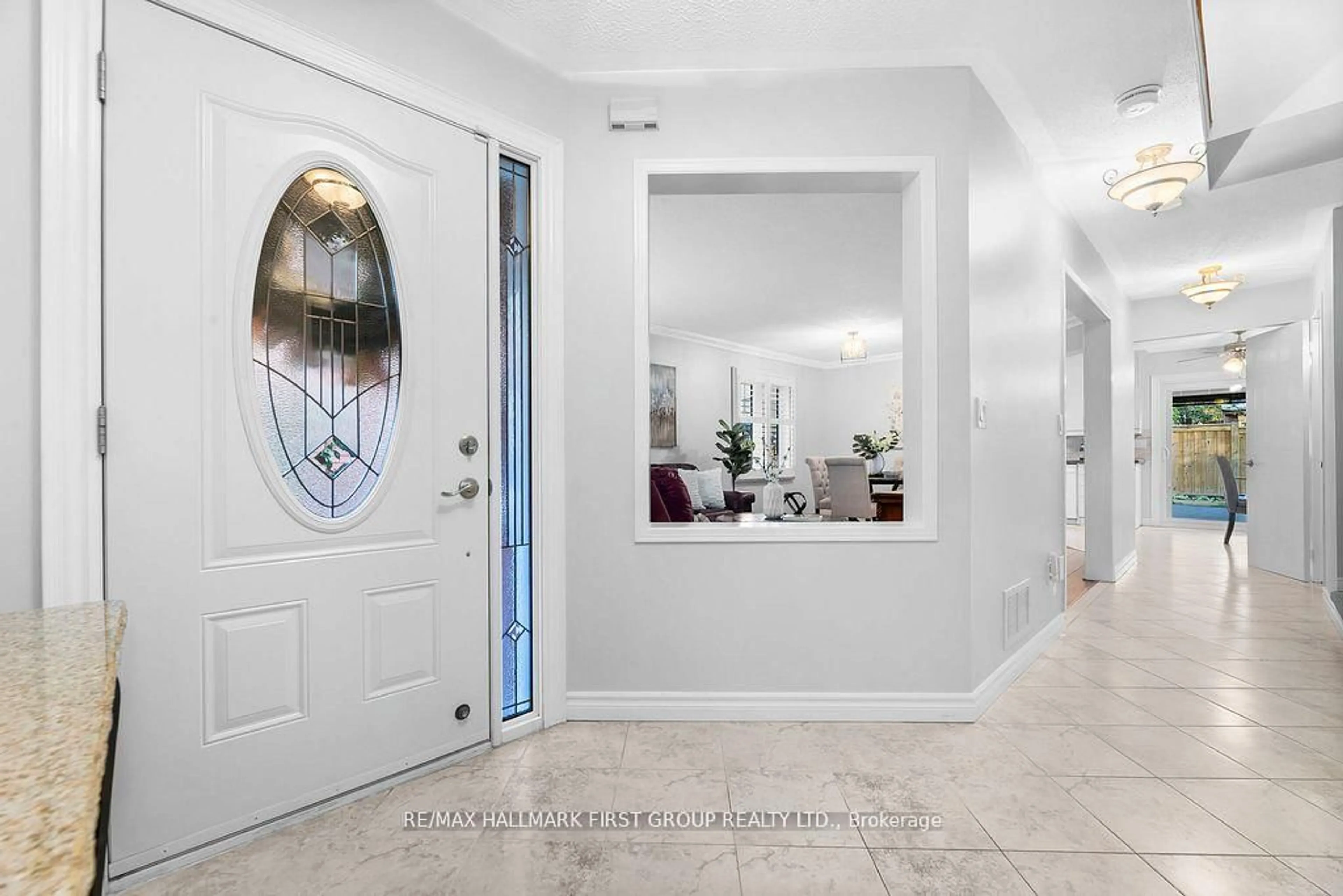 Indoor entryway for 122 Thicket Cres, Pickering Ontario L1V 6S6
