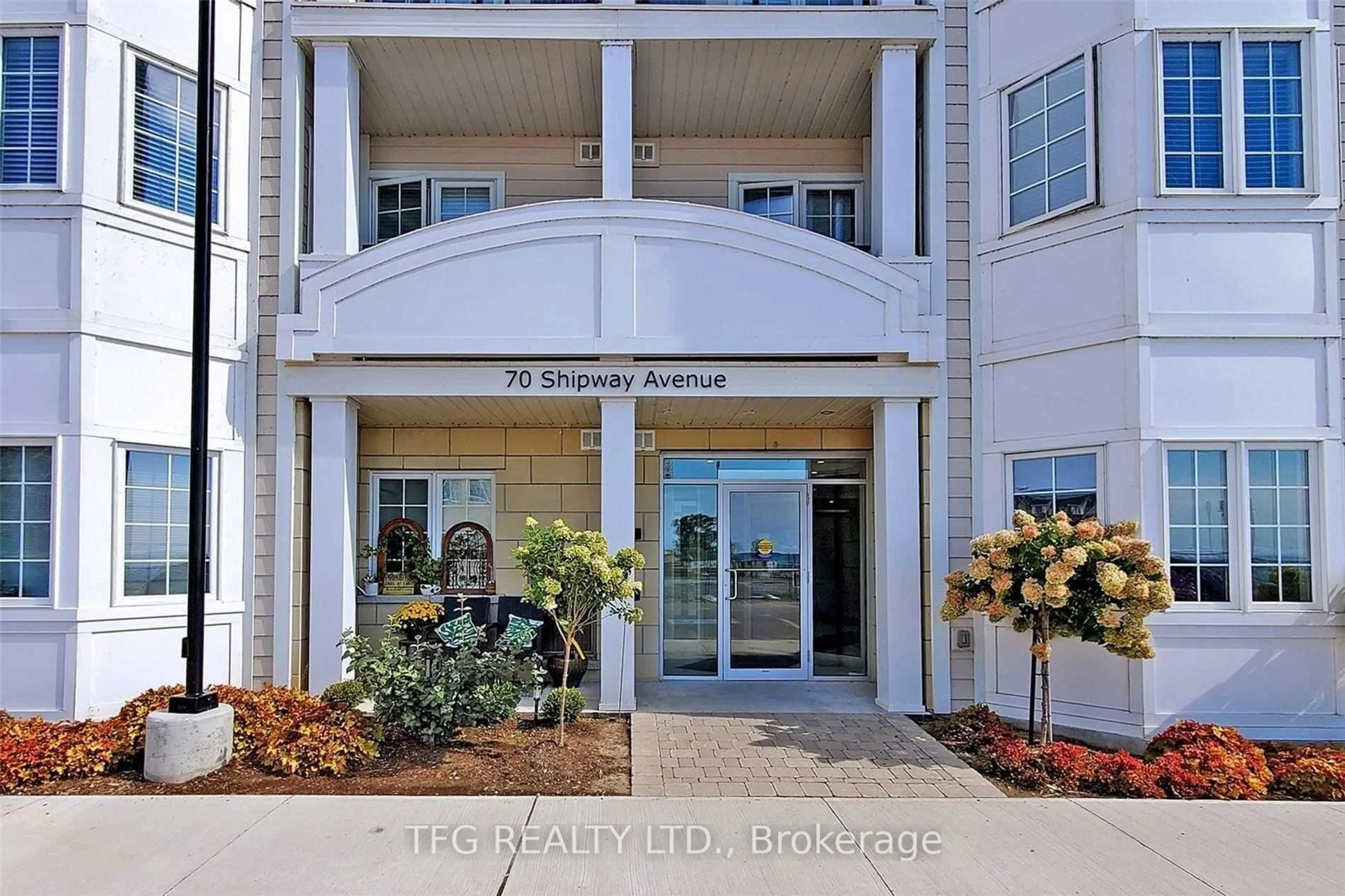 Indoor entryway for 70 Shipway Dr #110, Clarington Ontario L1B 0V7