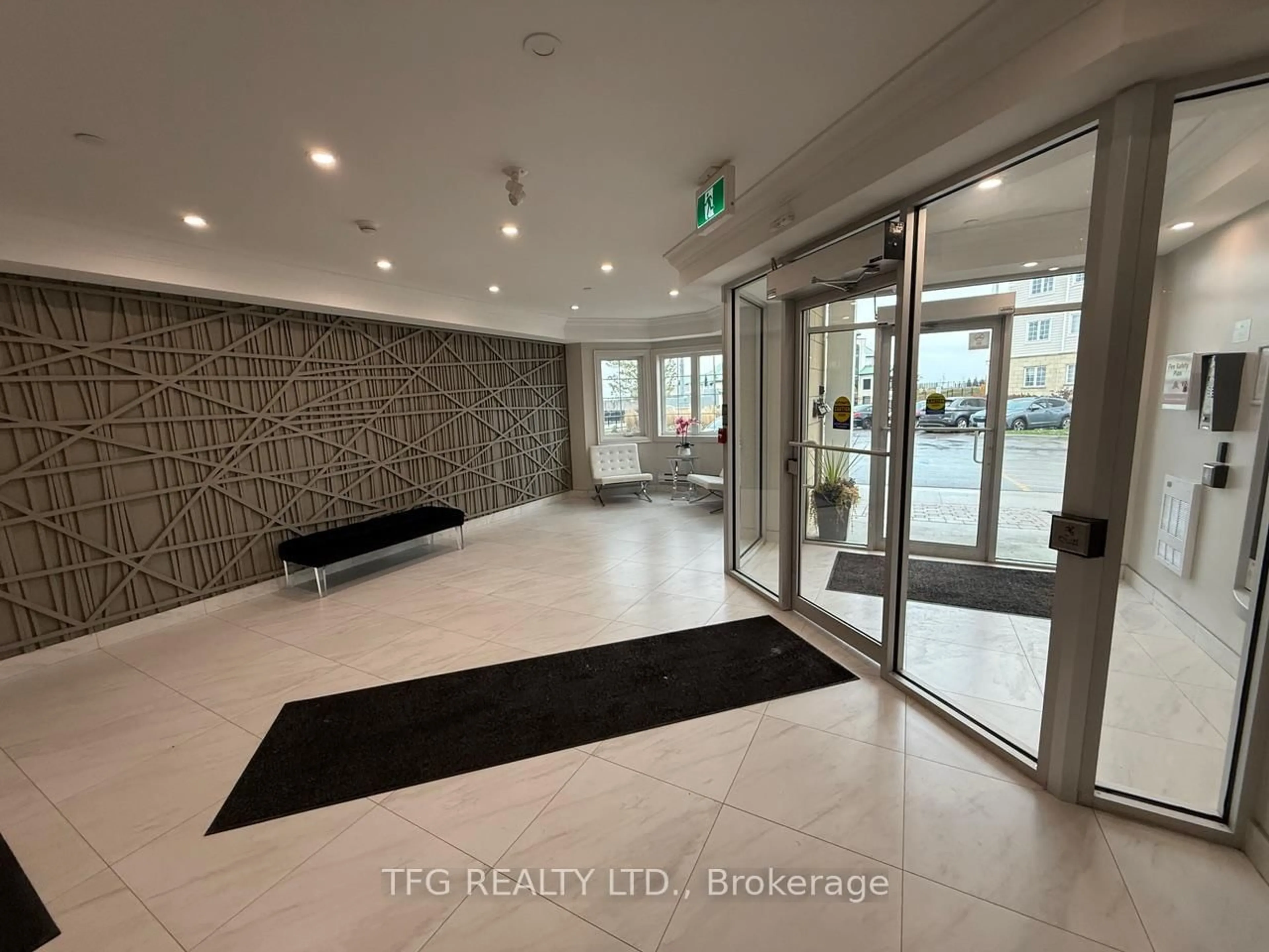 Indoor foyer for 70 Shipway Dr #110, Clarington Ontario L1B 0V7