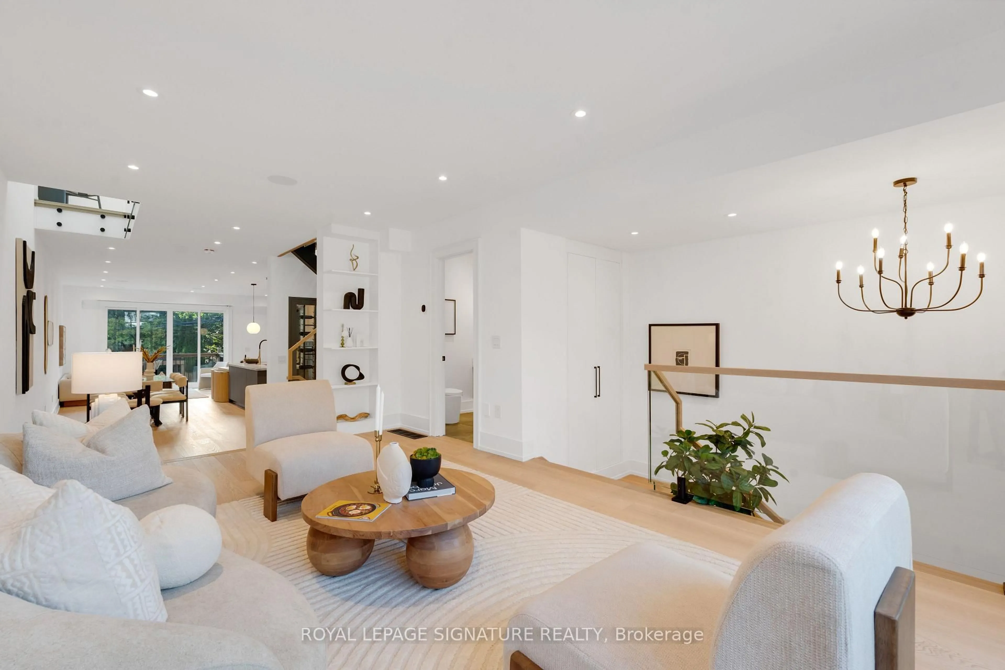 Living room with furniture, unknown for 24 Elmsdale Rd, Toronto Ontario M4J 3M4