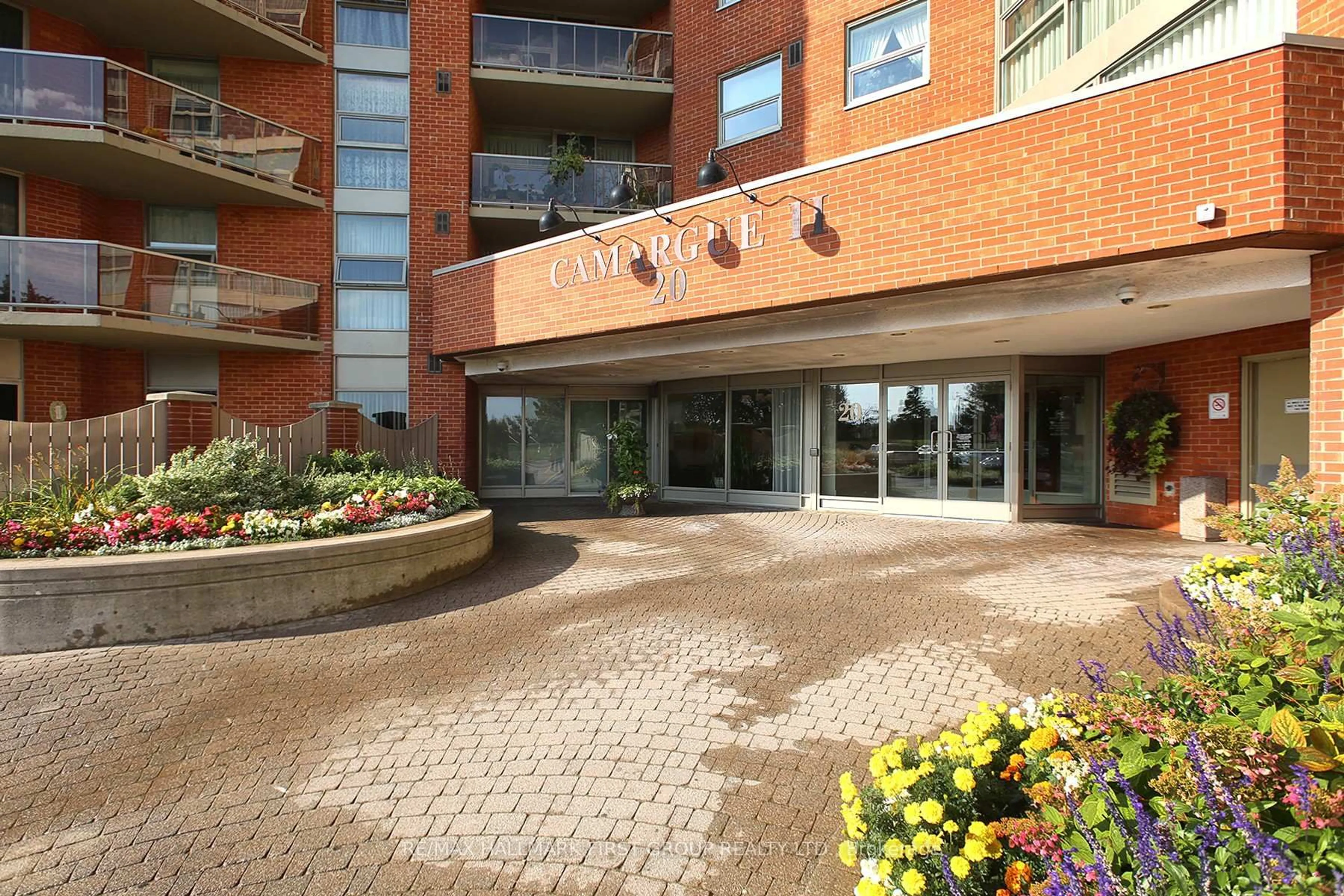 Indoor foyer for 20 Dean Park Rd #402, Toronto Ontario M1B 3G9