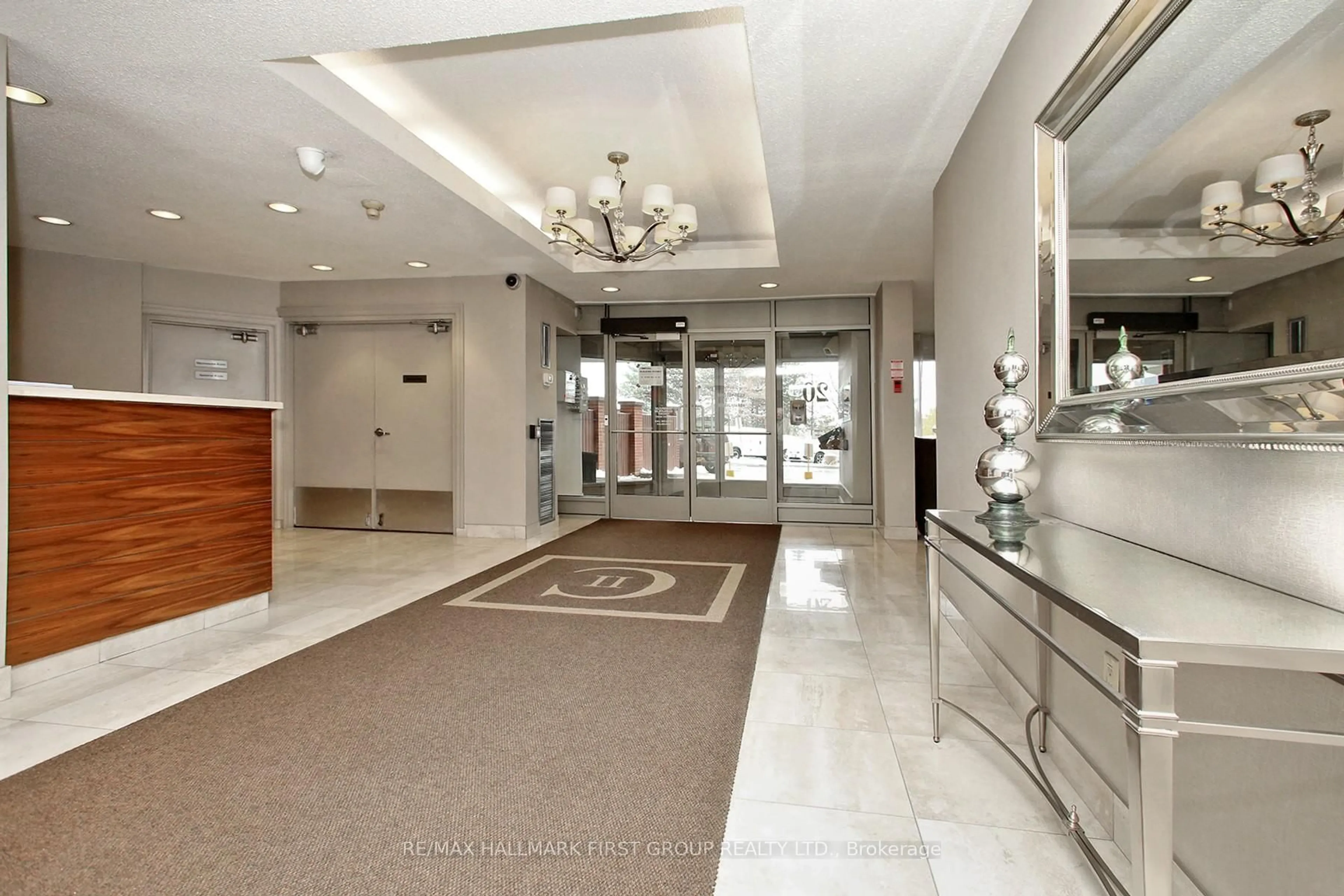 Indoor foyer for 20 Dean Park Rd #402, Toronto Ontario M1B 3G9