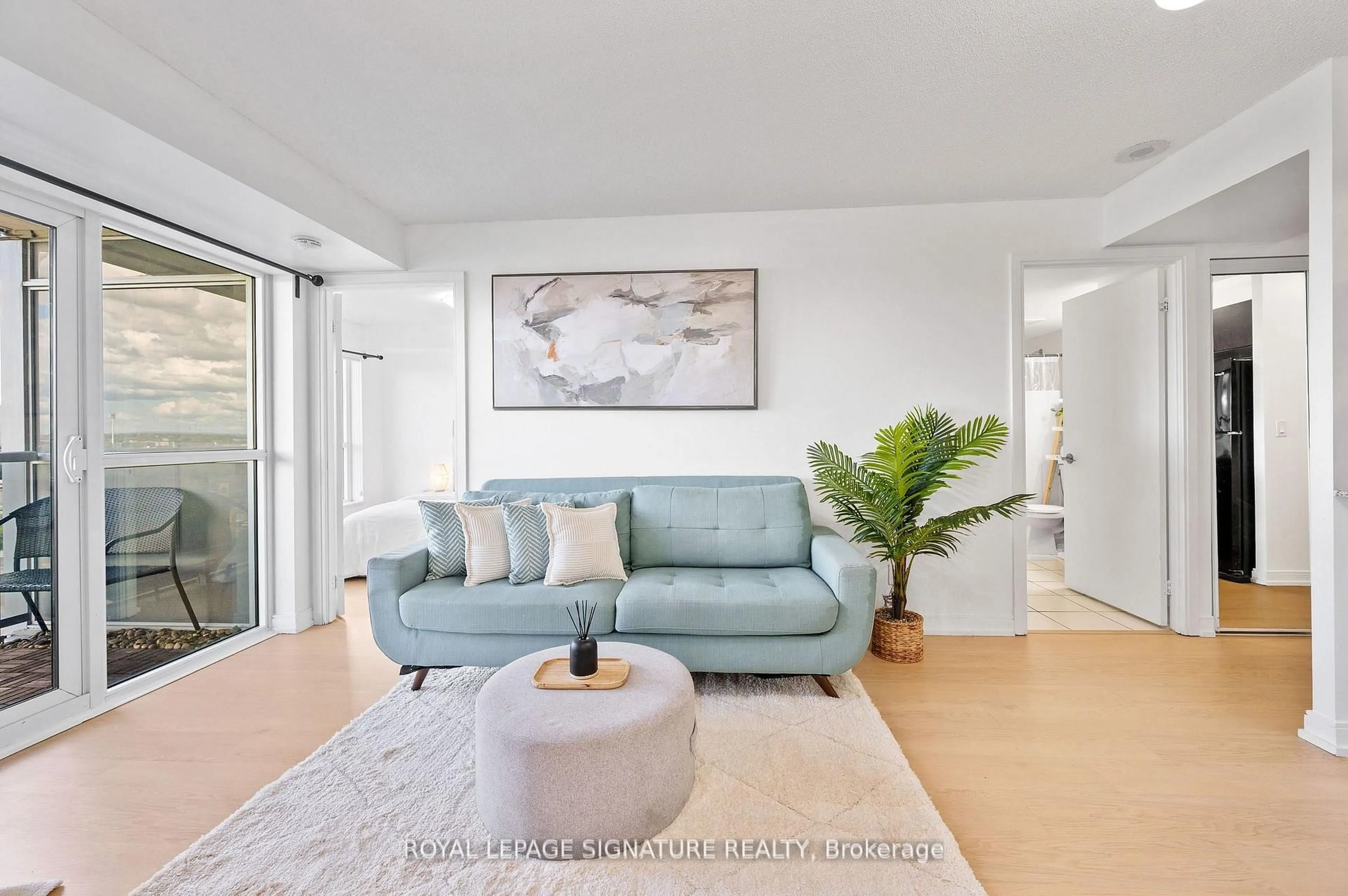 Living room with furniture, unknown for 181 Village Green Sq #921, Toronto Ontario M1S 0K6