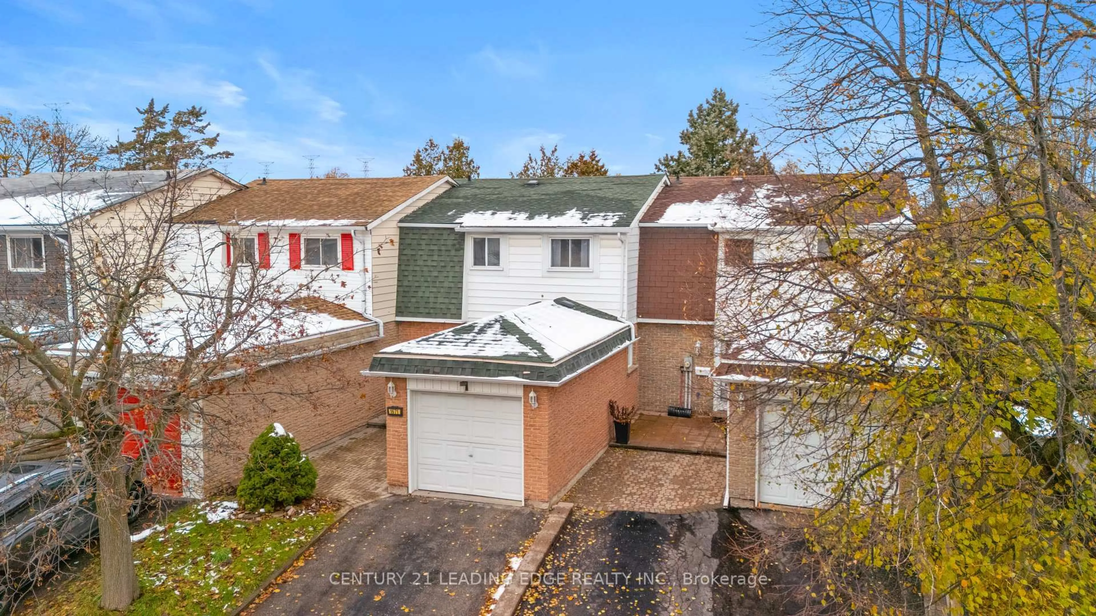 A pic from outside/outdoor area/front of a property/back of a property/a pic from drone, street for 1671 Alwin Circ, Pickering Ontario L1V 2W1