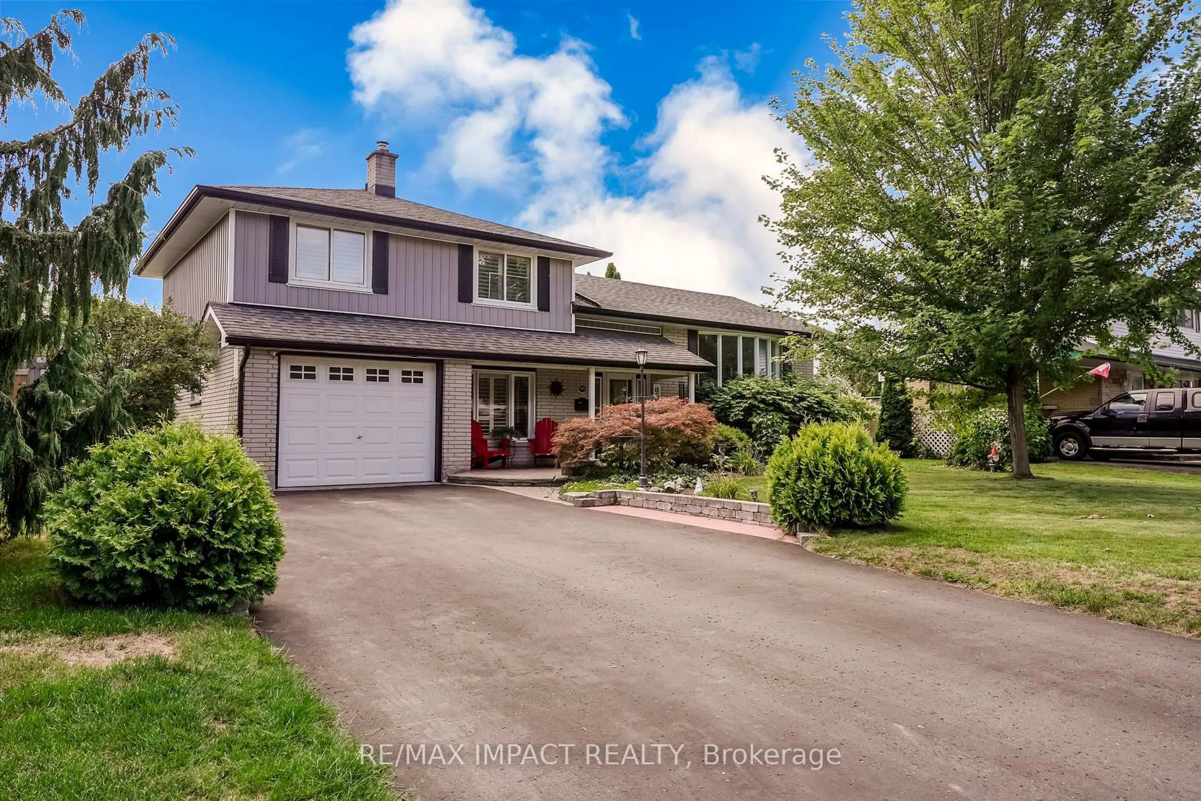 A pic from outside/outdoor area/front of a property/back of a property/a pic from drone, street for 415 Jane Ave, Oshawa Ontario L1J 3L6