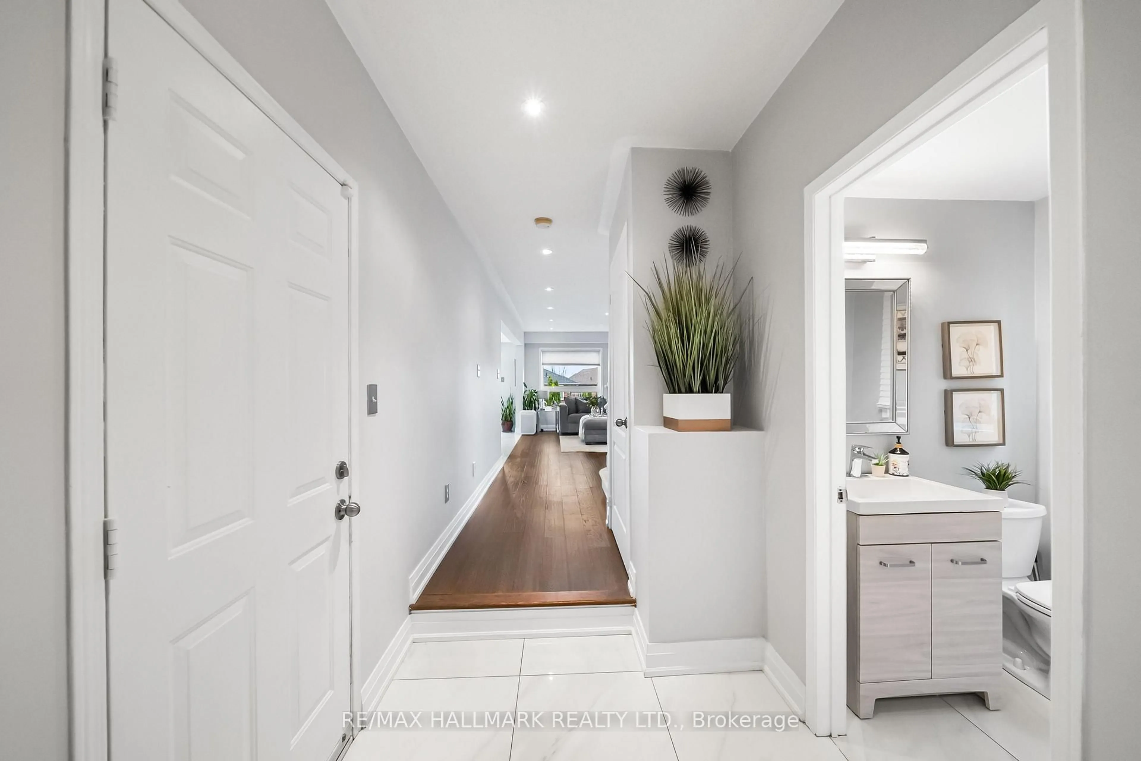 Indoor entryway for 205 Bean Cres, Ajax Ontario L1T 4K4