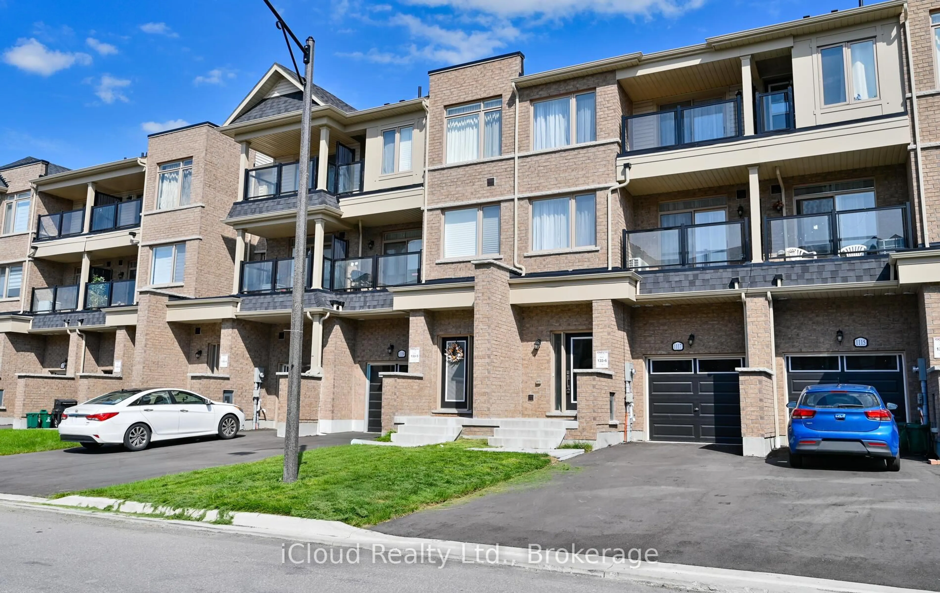 A pic from outside/outdoor area/front of a property/back of a property/a pic from drone, street for 1117 Lockie Dr, Oshawa Ontario L1L 0R9