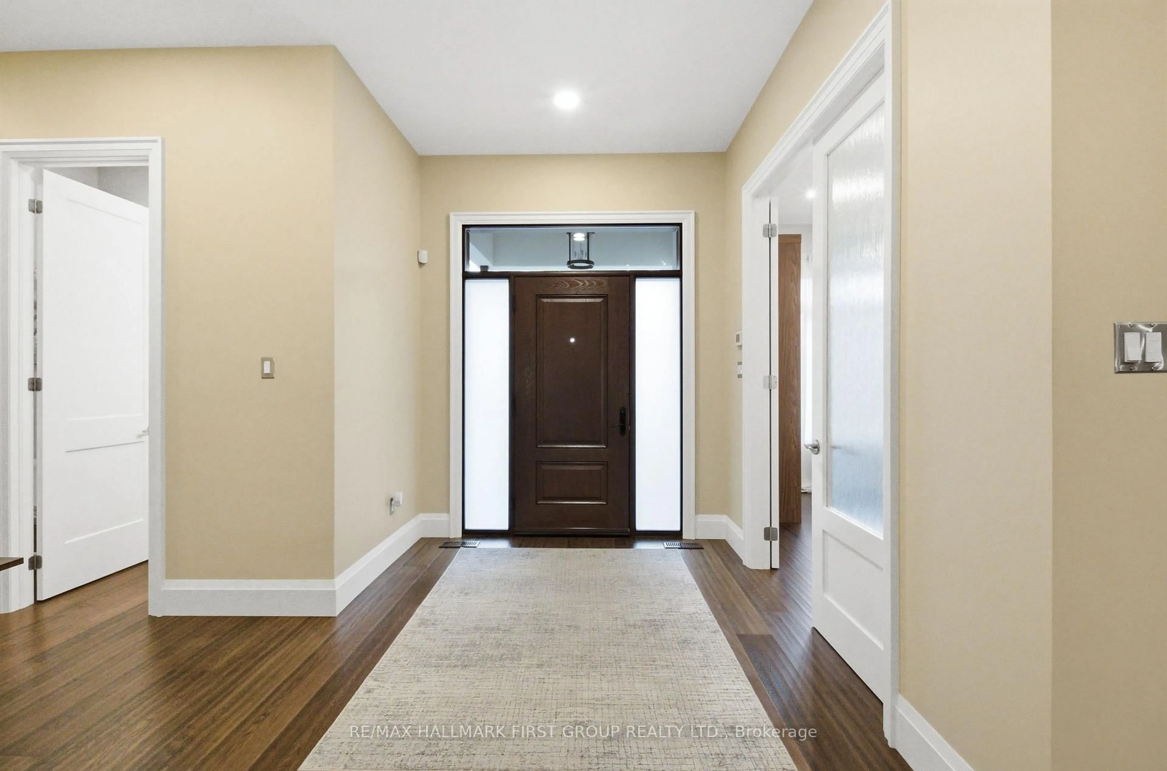 Indoor entryway for 1682 Heathside Cres, Pickering Ontario L1V 5V6