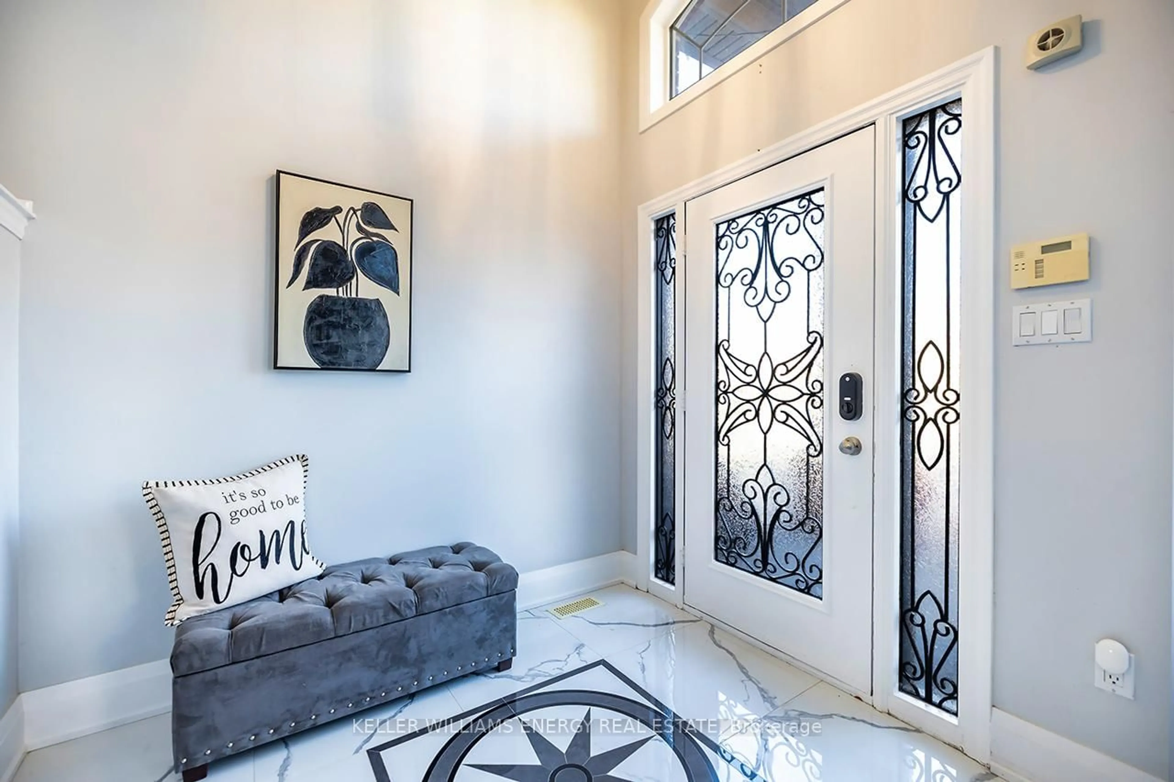 Indoor entryway for 1602 Chilliwack St, Oshawa Ontario L1K 0C4