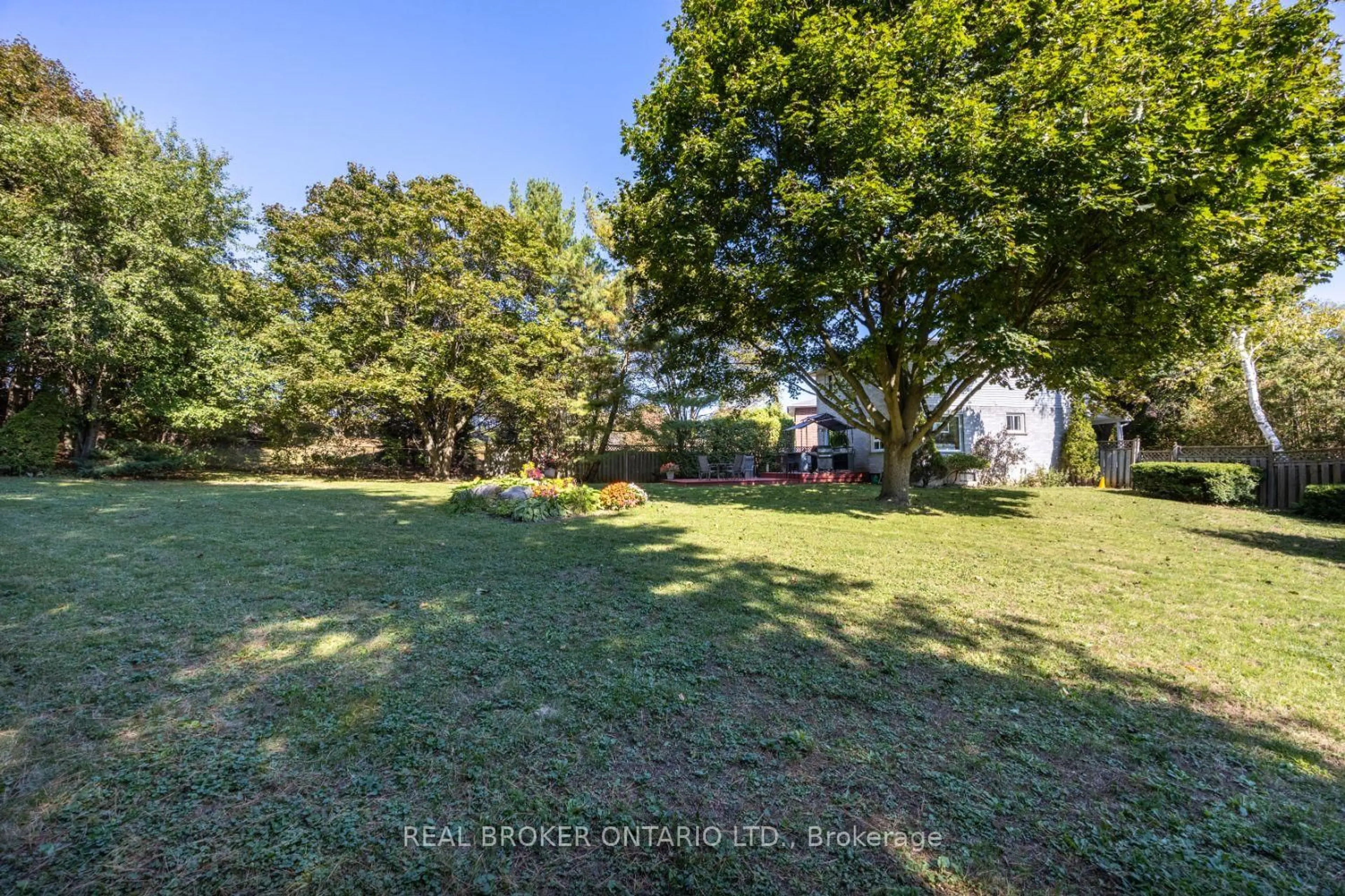 A pic from outside/outdoor area/front of a property/back of a property/a pic from drone, forest/trees view for 6 Andrew Crt, Clarington Ontario L1B 1J5