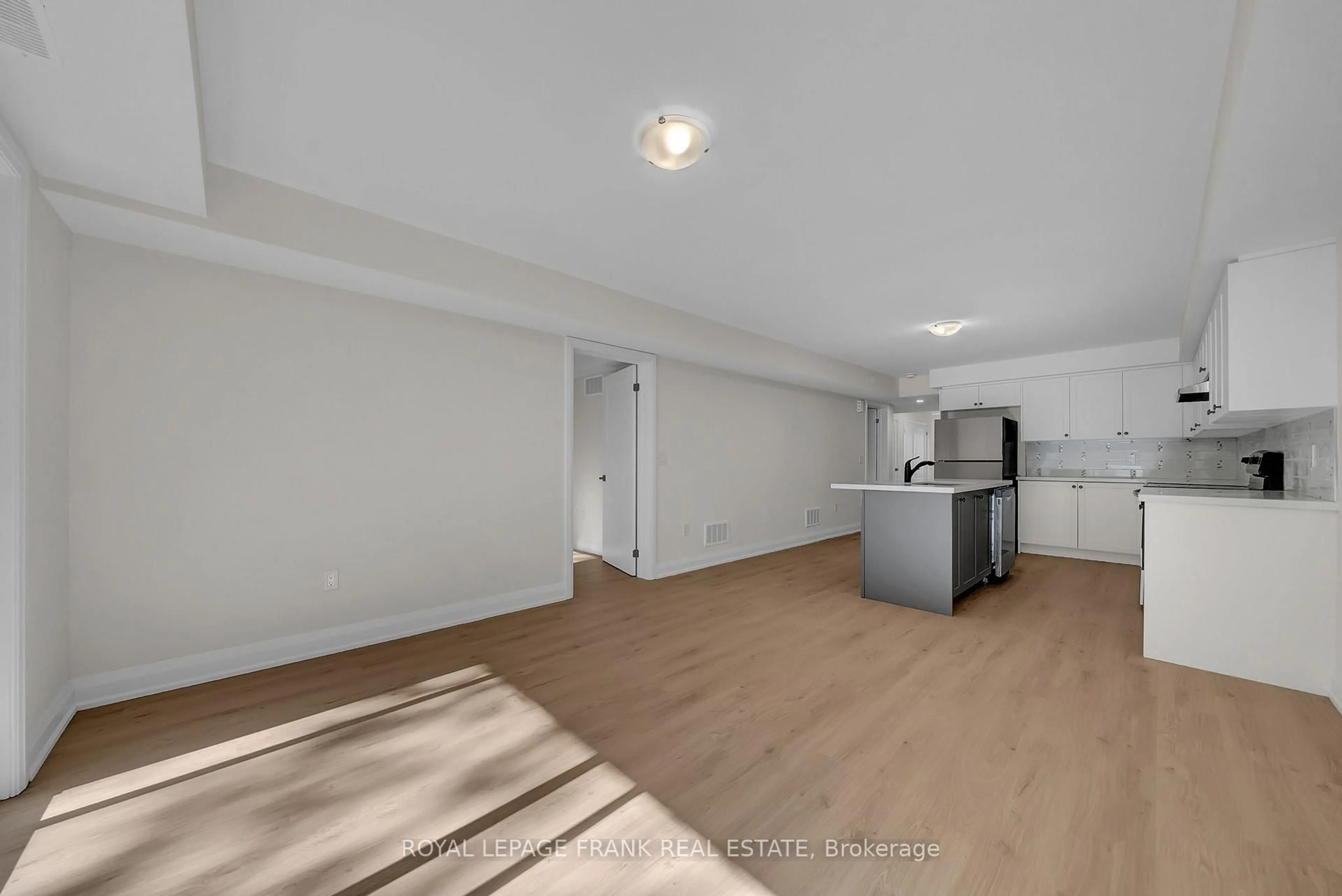 A pic of a room for 329 Anderson Ave, Oshawa Ontario L1J 2N8