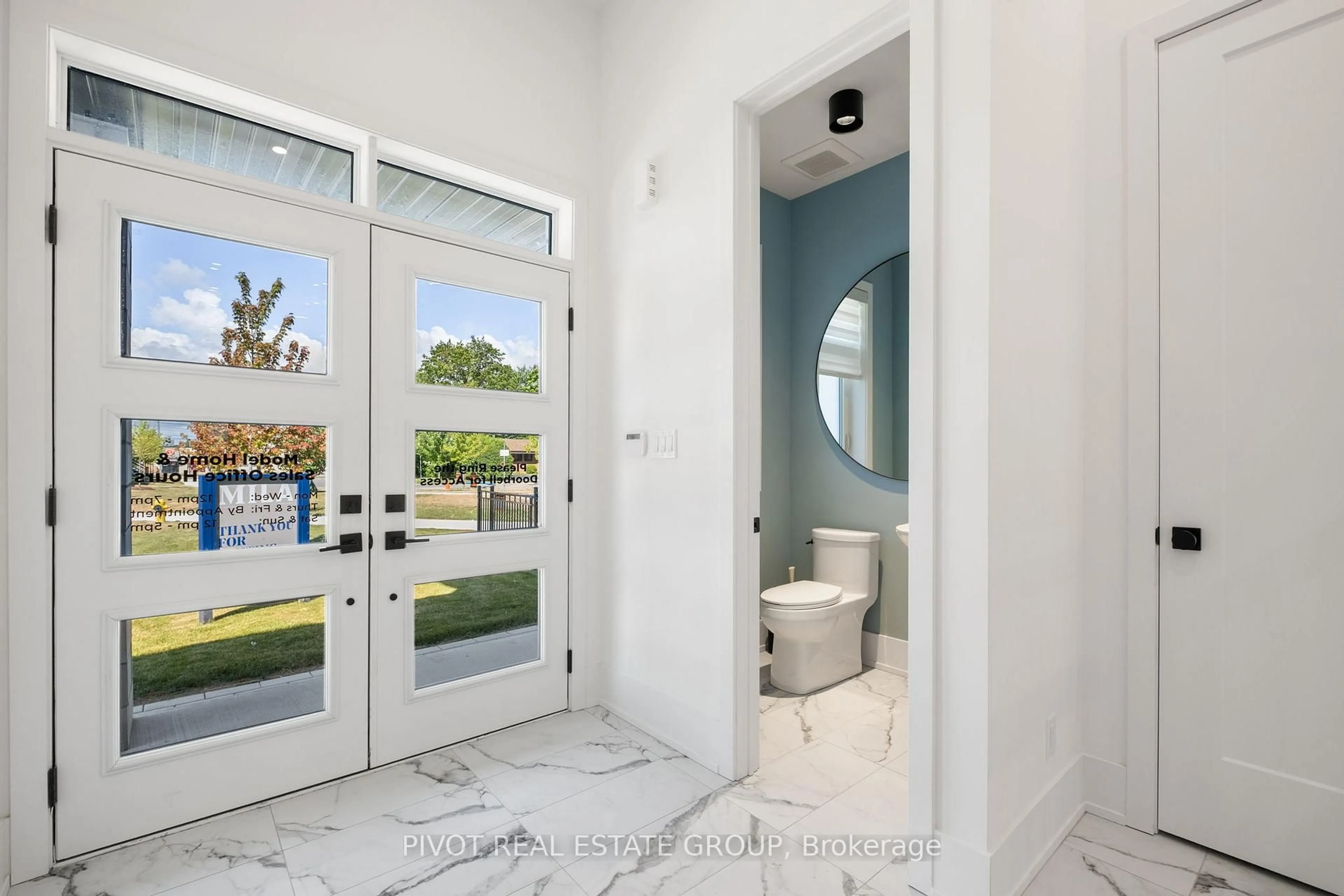 Indoor entryway for 25 Liam Foudy Crt, Toronto Ontario M1P 0G3